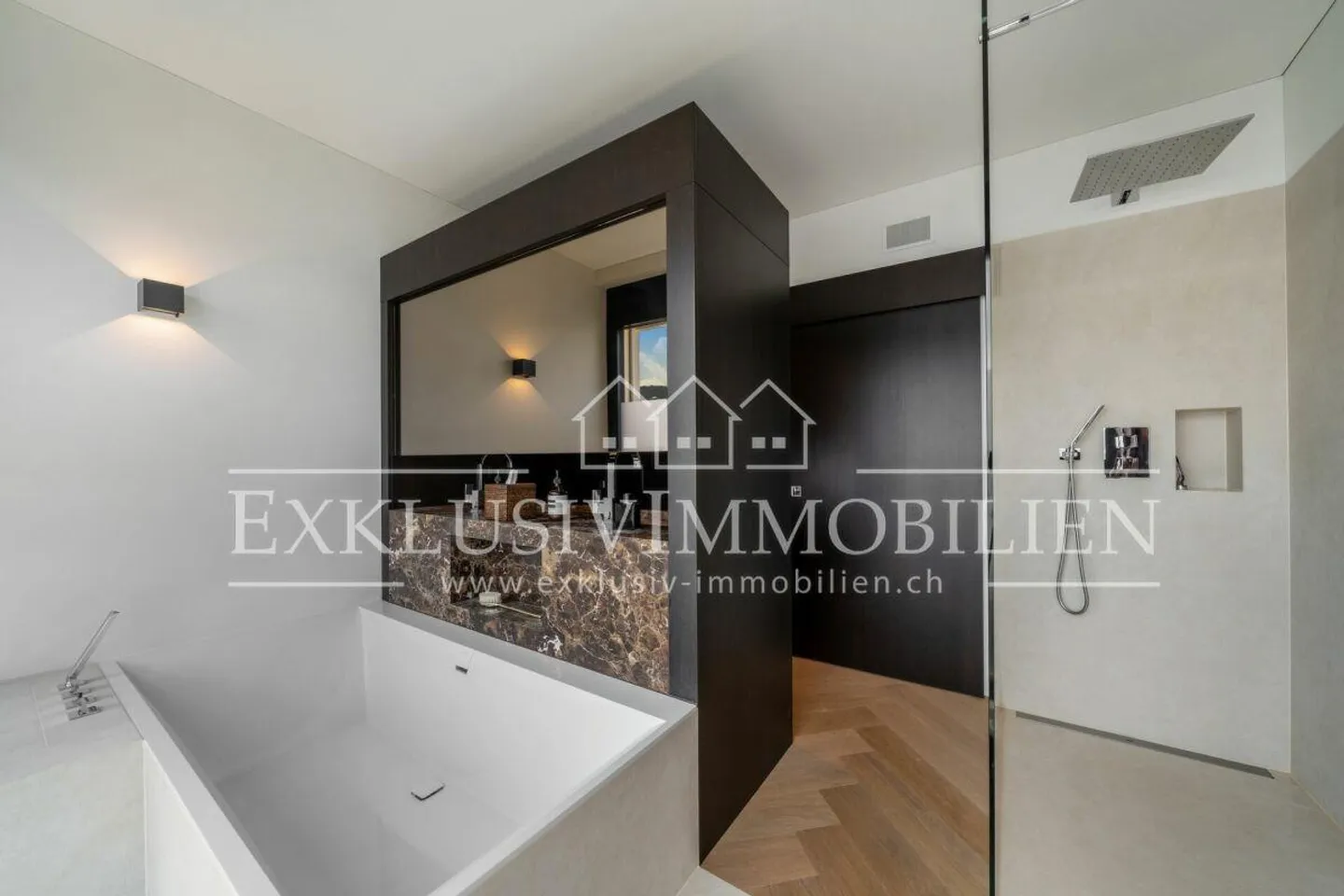 A House - Many Highlights: Villa with Pool, Spa and Lift - Photo 9 of 11