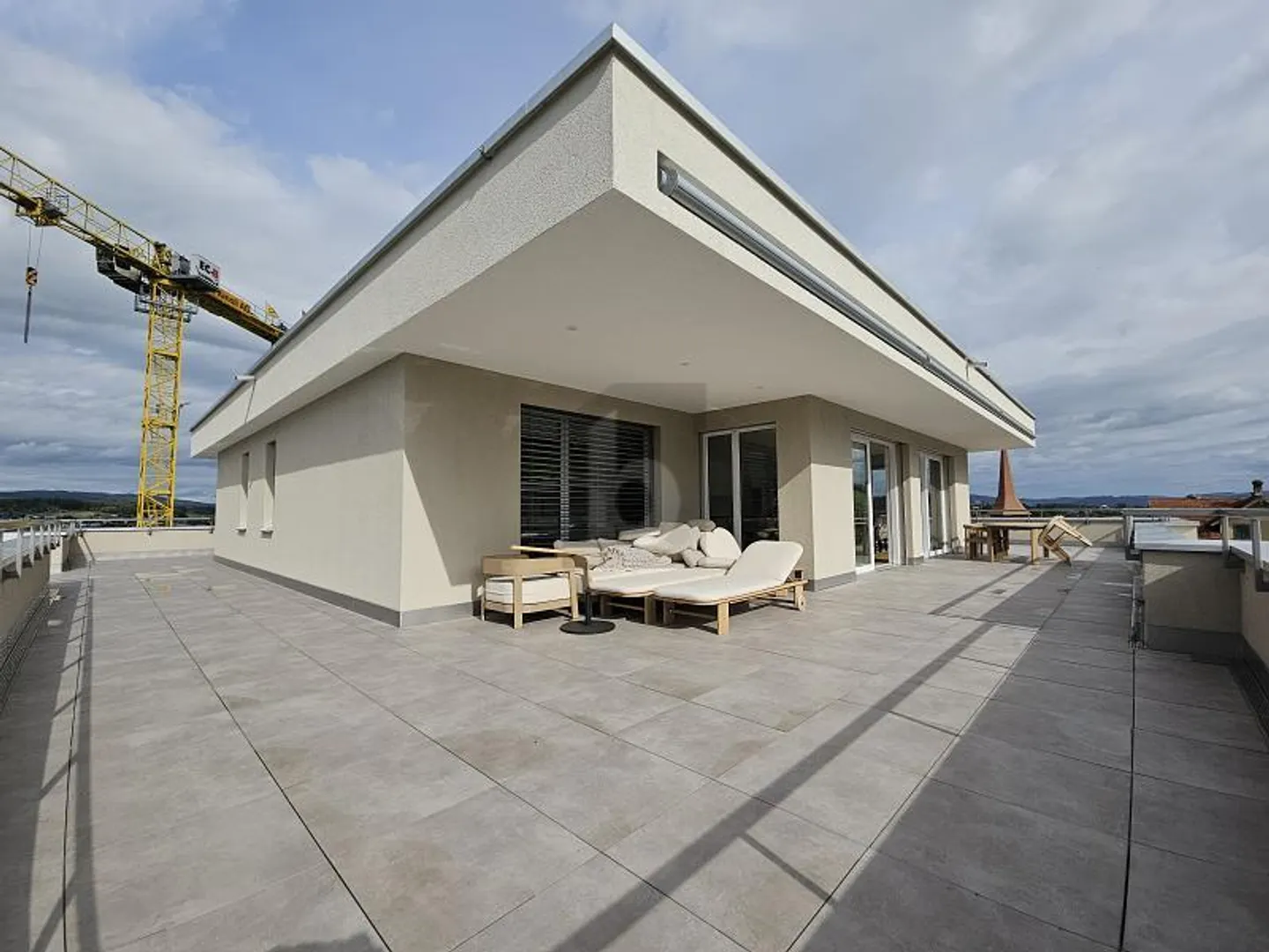 Modernes Attika mit grosser Terrasse - Foto 1 von 6