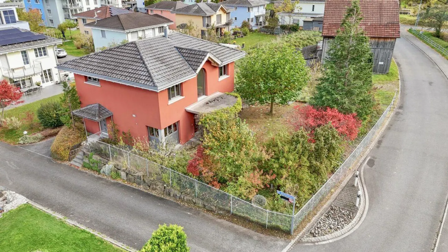 5.5 Zimmer-Einfamilienhaus mit 1 Zimmer-Studio an Top Lage im Grünen - Foto 1 di 13