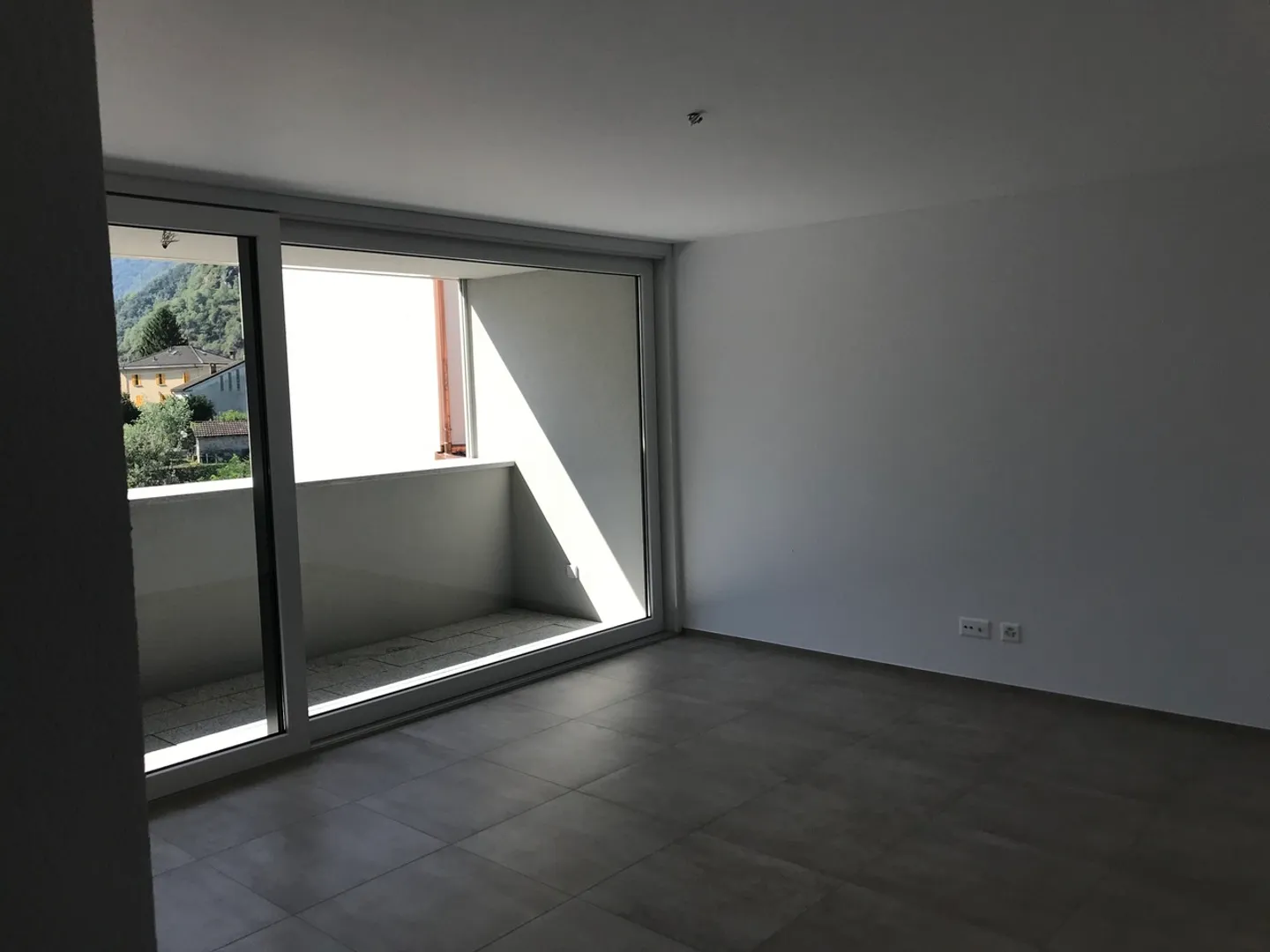 VENDESI GRAZIOSO APPARTAMENTO 3.5 LOCALI - LODRINO - Foto 4 di 13