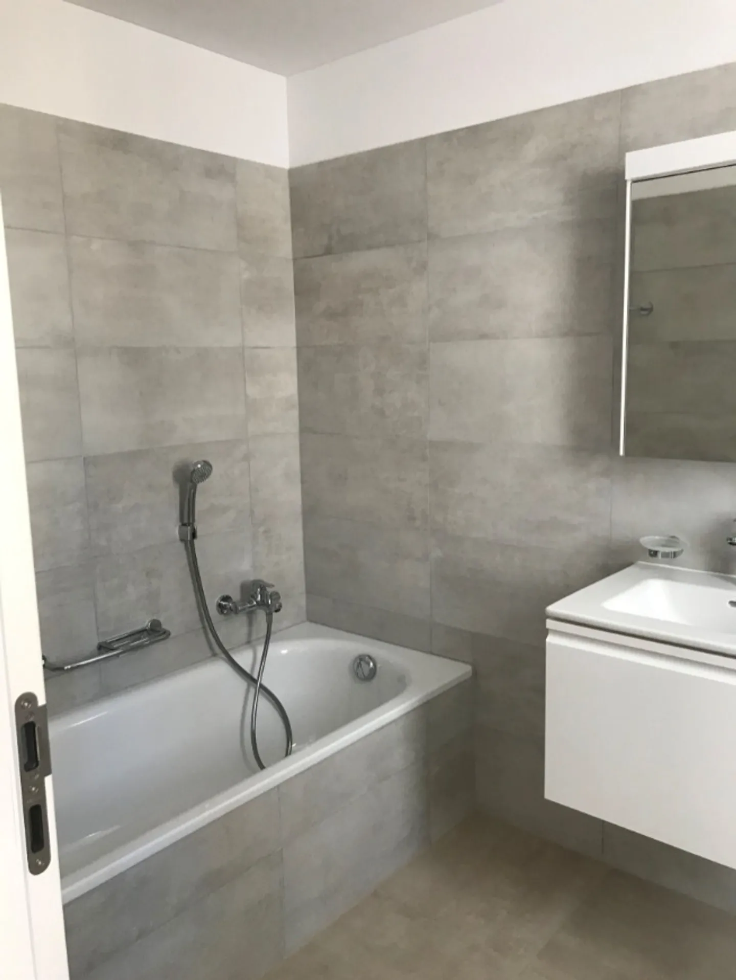 VENDESI GRAZIOSO APPARTAMENTO 3.5 LOCALI - LODRINO - Foto 6 di 13