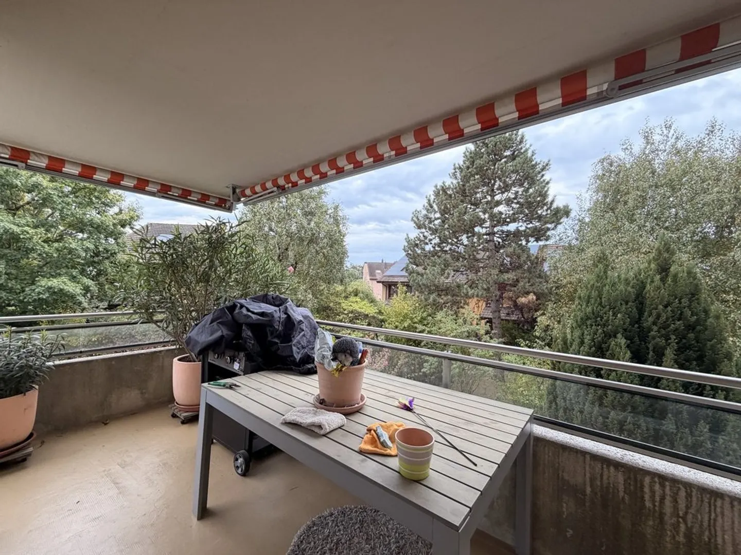 Appartement spacieux avec balcons - Photo 3 sur 4