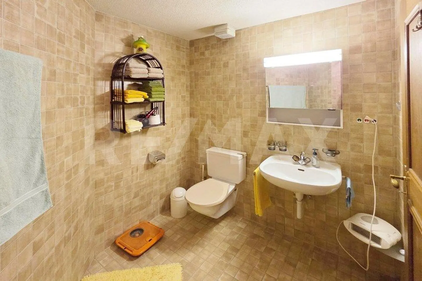 Vivere con vista: Casa unifamiliare ben tenuta di 4,5 locali con vista lago e grande giardino, Lauerz SZ - Foto 10 di 13