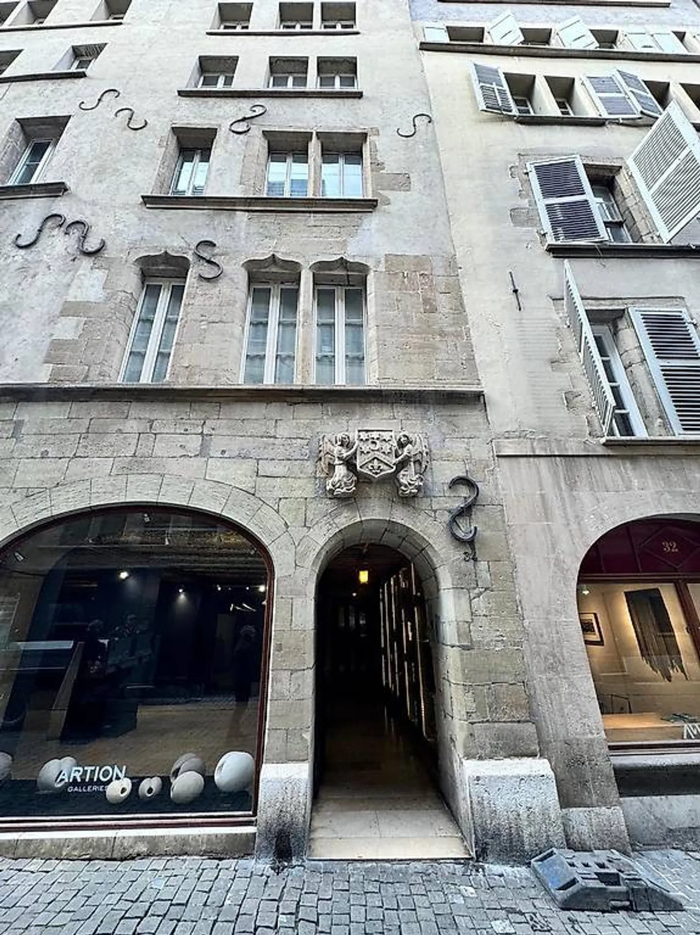 Apartment with 1.5 rooms in the heart of the old town of Geneva - Photo 1 of 4