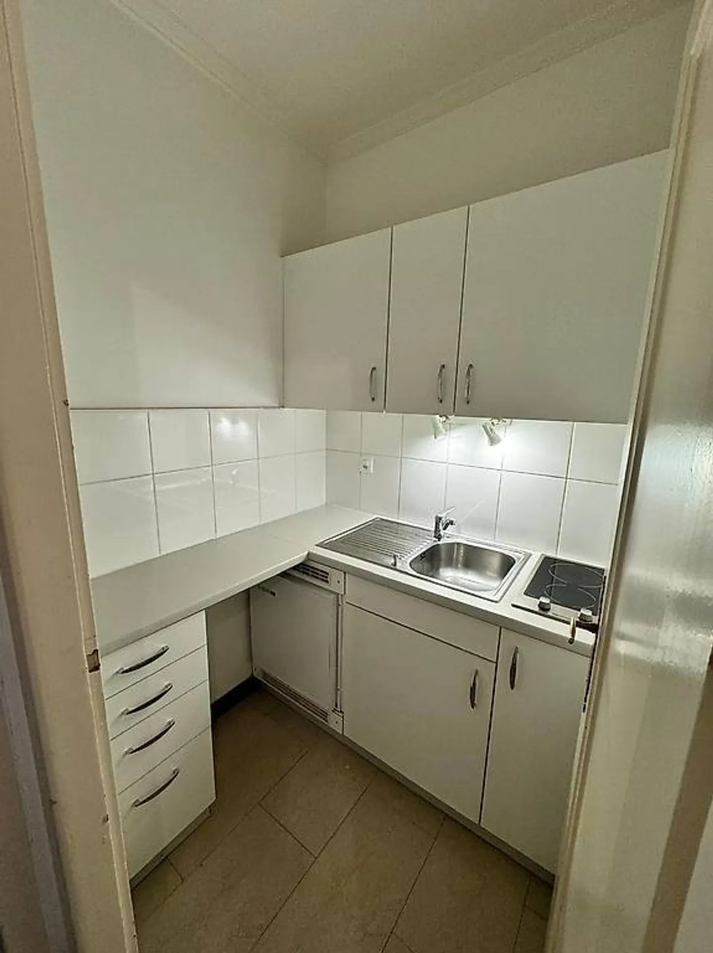 Apartment with 1.5 rooms in the heart of the old town of Geneva - Photo 4 of 4