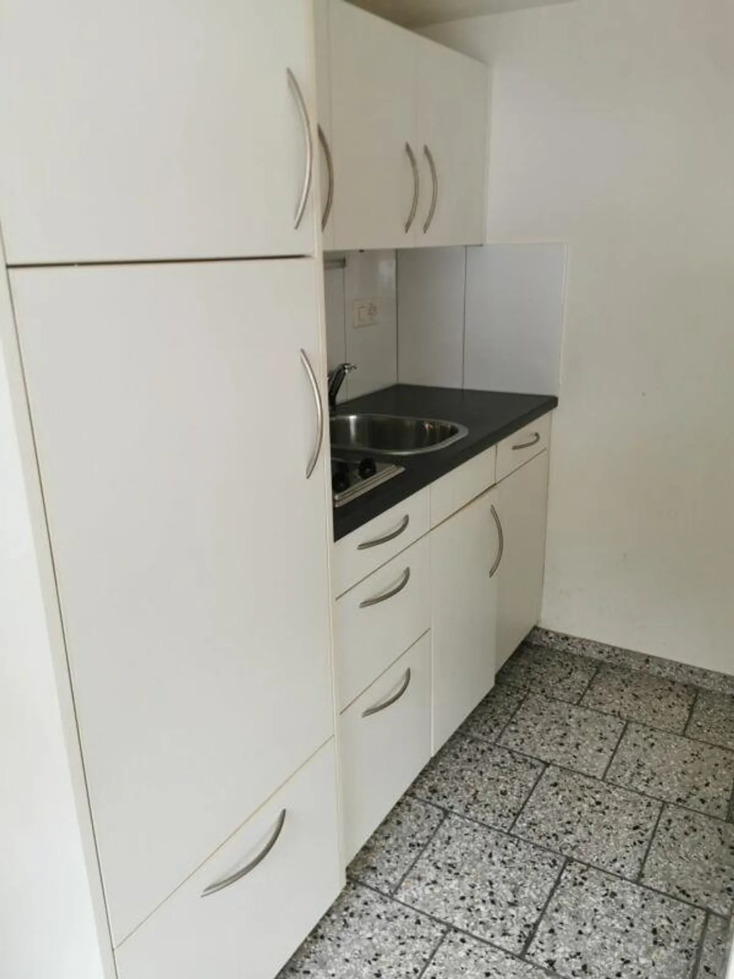 Spazio ufficio con reception e cucina condivise - Foto 4 di 5