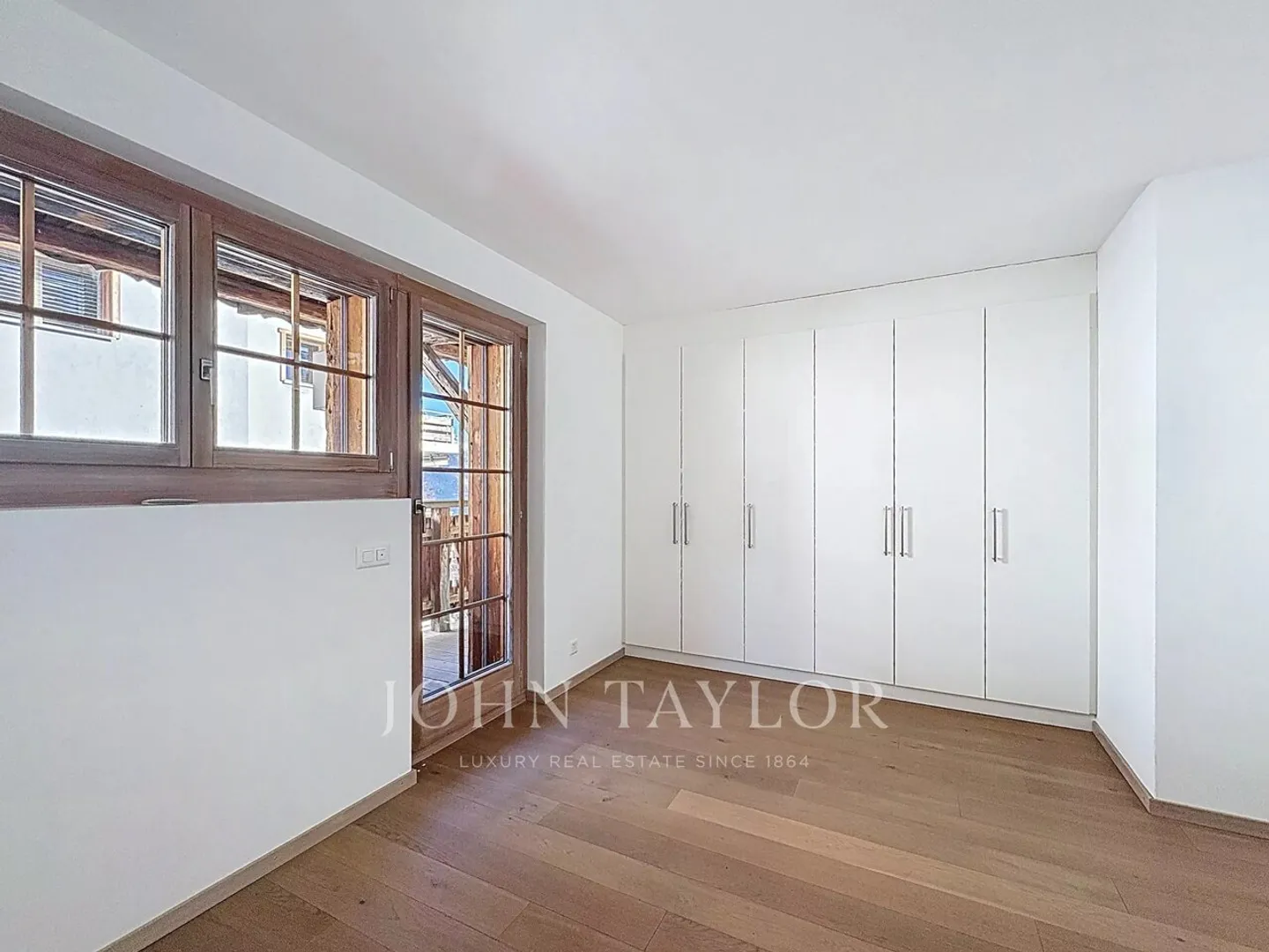 4-Zimmer-Wohnung 1/2 SÜD-OST im Zentrum der Montana-Station - Aussicht, großer Balkon, Innenparkplatz - Foto 8 von 11