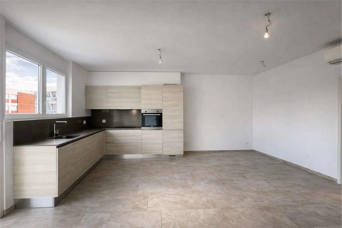 Appartamento moderno con due camere da letto e due bagni - Posizione strategica a Molino Nuovo - Foto 3 di 13