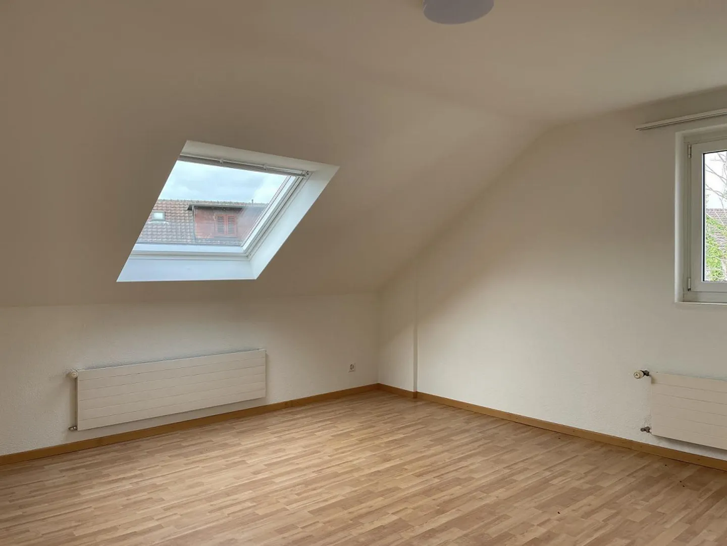 Charmante 3-Zimmer-Dachgeschosswohnung mit zwei Balkonen - Foto 7 von 9