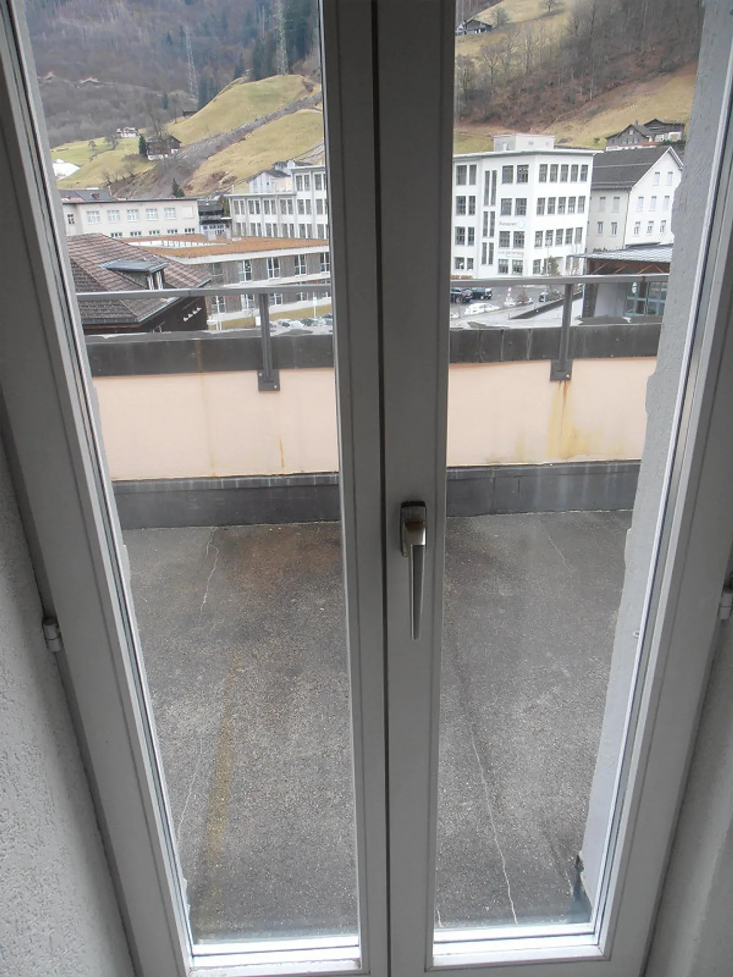 2 1/2 Room Apartment in a Quiet Central Location - Photo 4 of 7