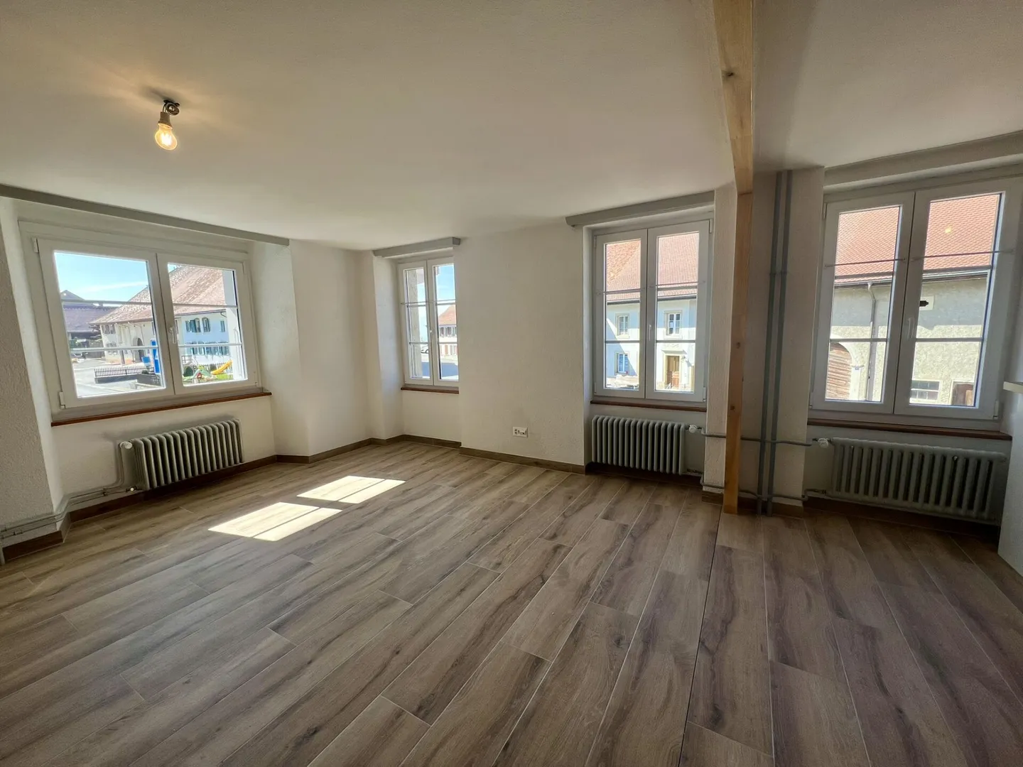 Appartamento ristrutturato di 3,5 locali a Châbles - Foto 2 di 9
