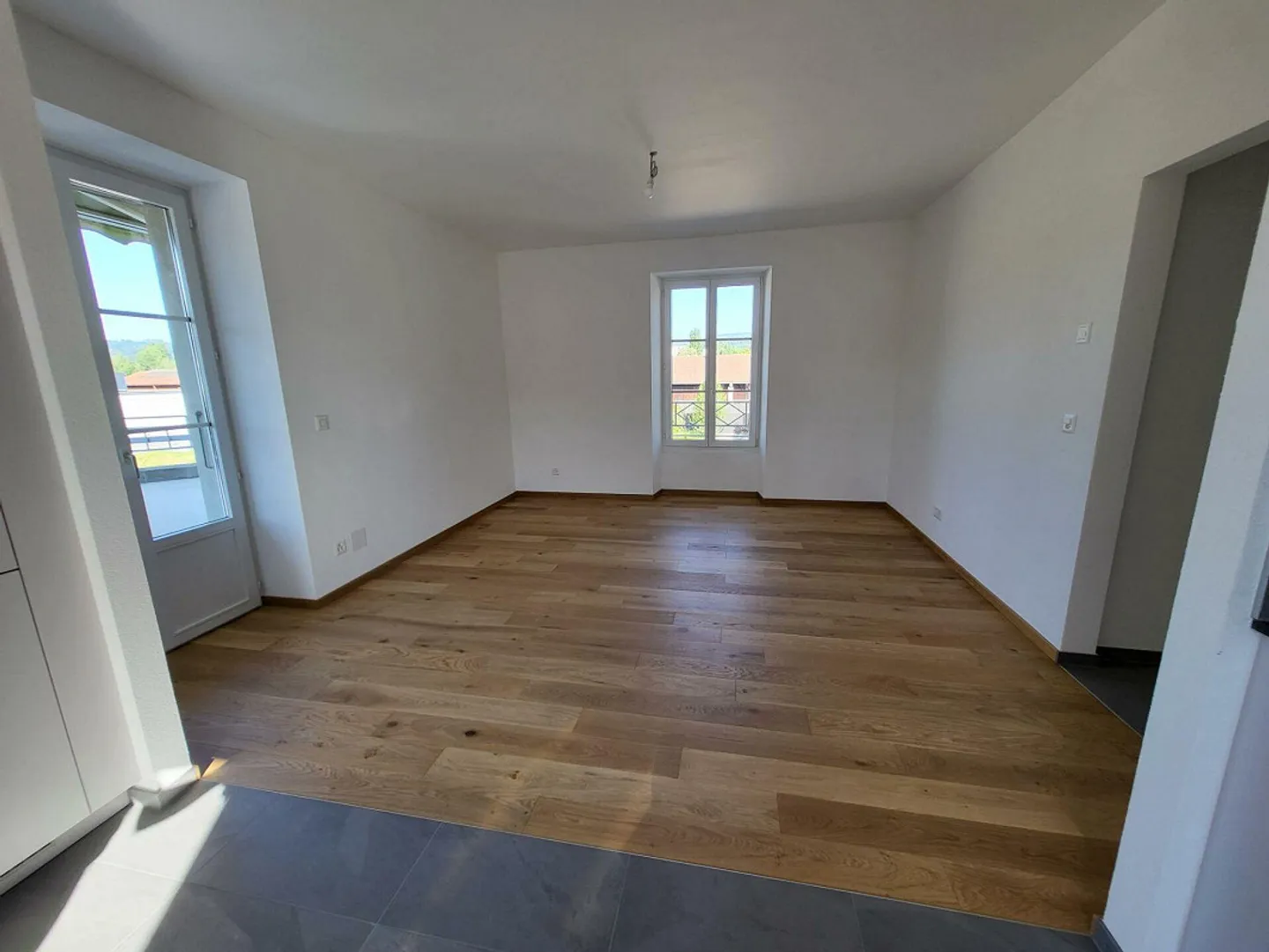 Magnifique duplex entièrement rénové avec grand balcon - Photo 2 of 12