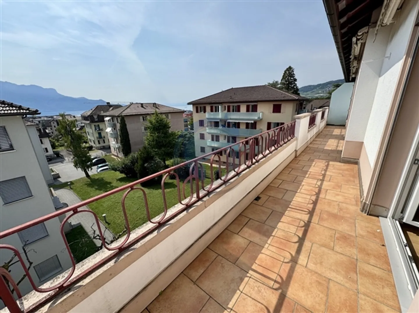 APPARTAMENTO 3,5 STANZE CON BALCONE E VISTA SUL LAGO - Foto 9 di 13