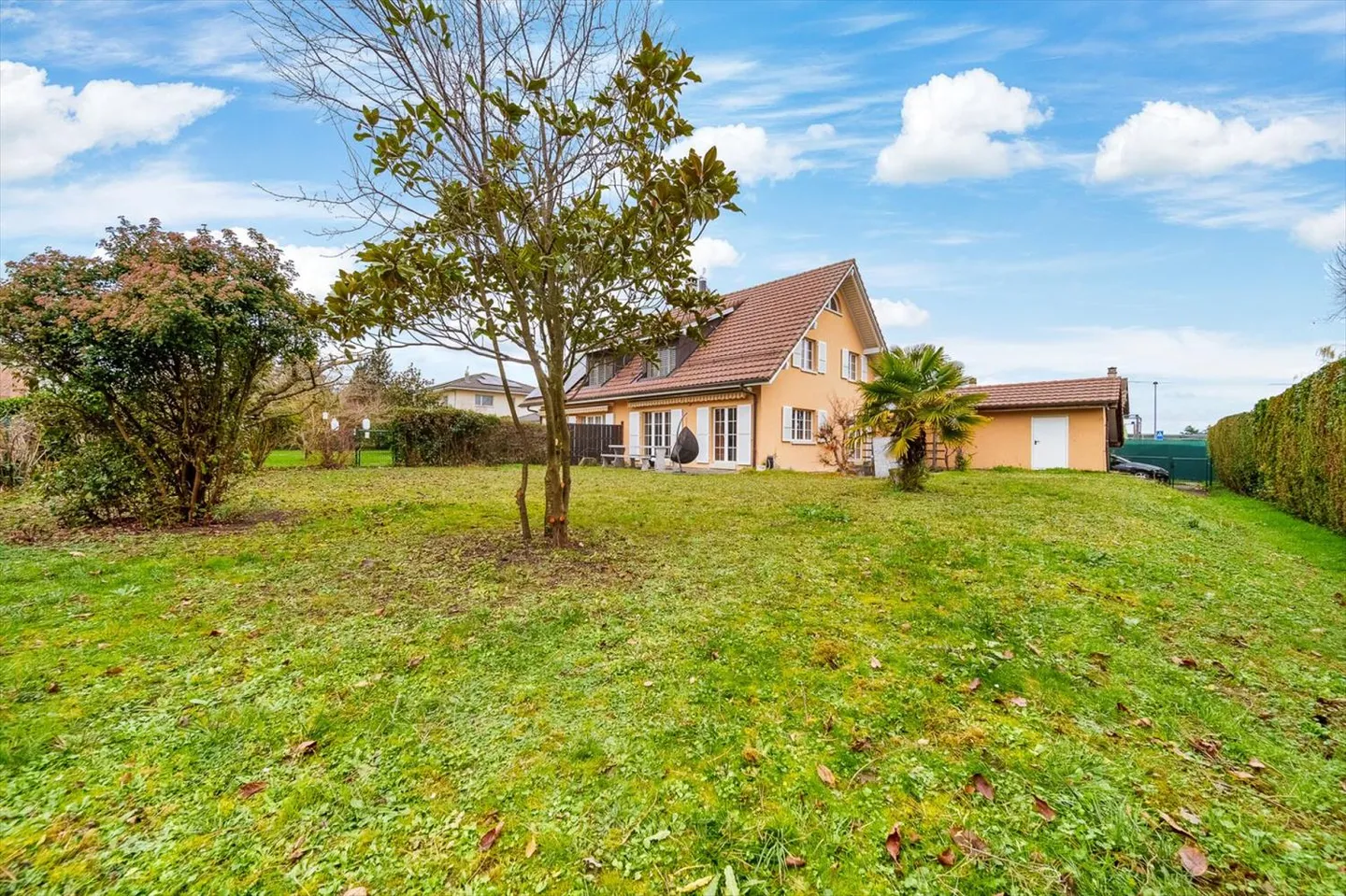 Großzügige und schöne Villa in gutem Zustand mit einer begehrten Lage - Foto 1 von 13