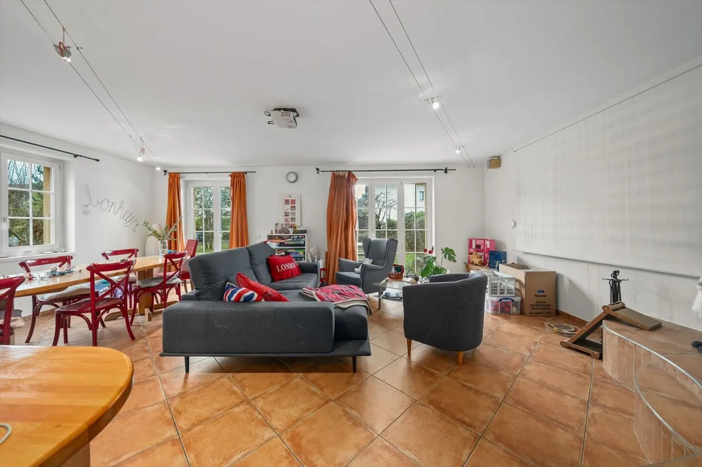 Großzügige und schöne Villa in gutem Zustand mit einer begehrten Lage - Foto 2 von 13