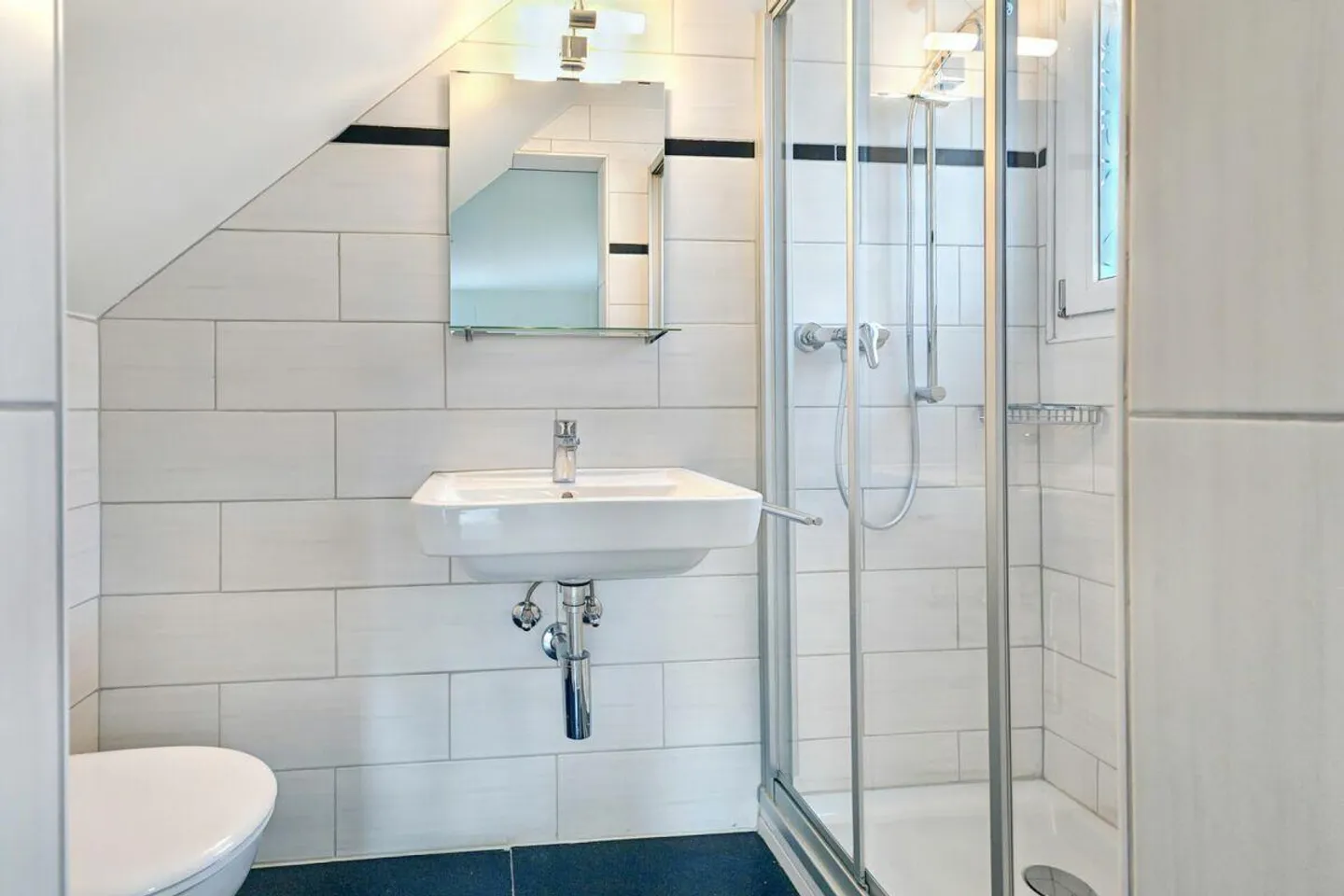 5.5 Zimmer-Einfamilienhaus mit 1 Zimmer-Studio an Top Lage im Grünen - Foto 10 di 13