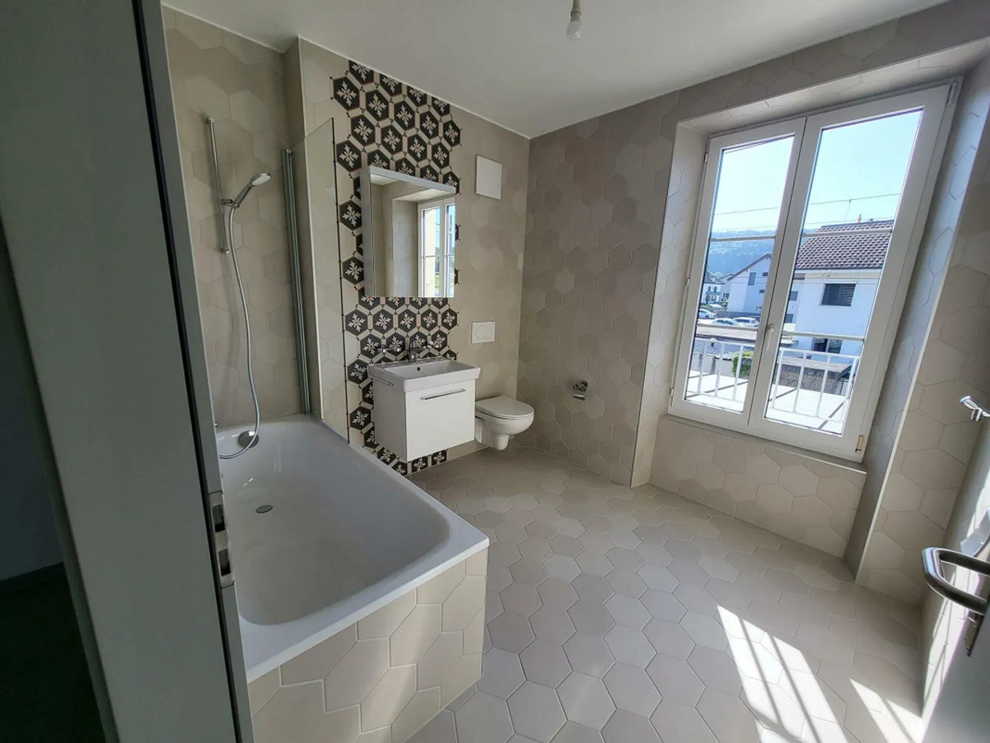 Magnifique duplex entièrement rénové avec grand balcon - Photo 9 of 12