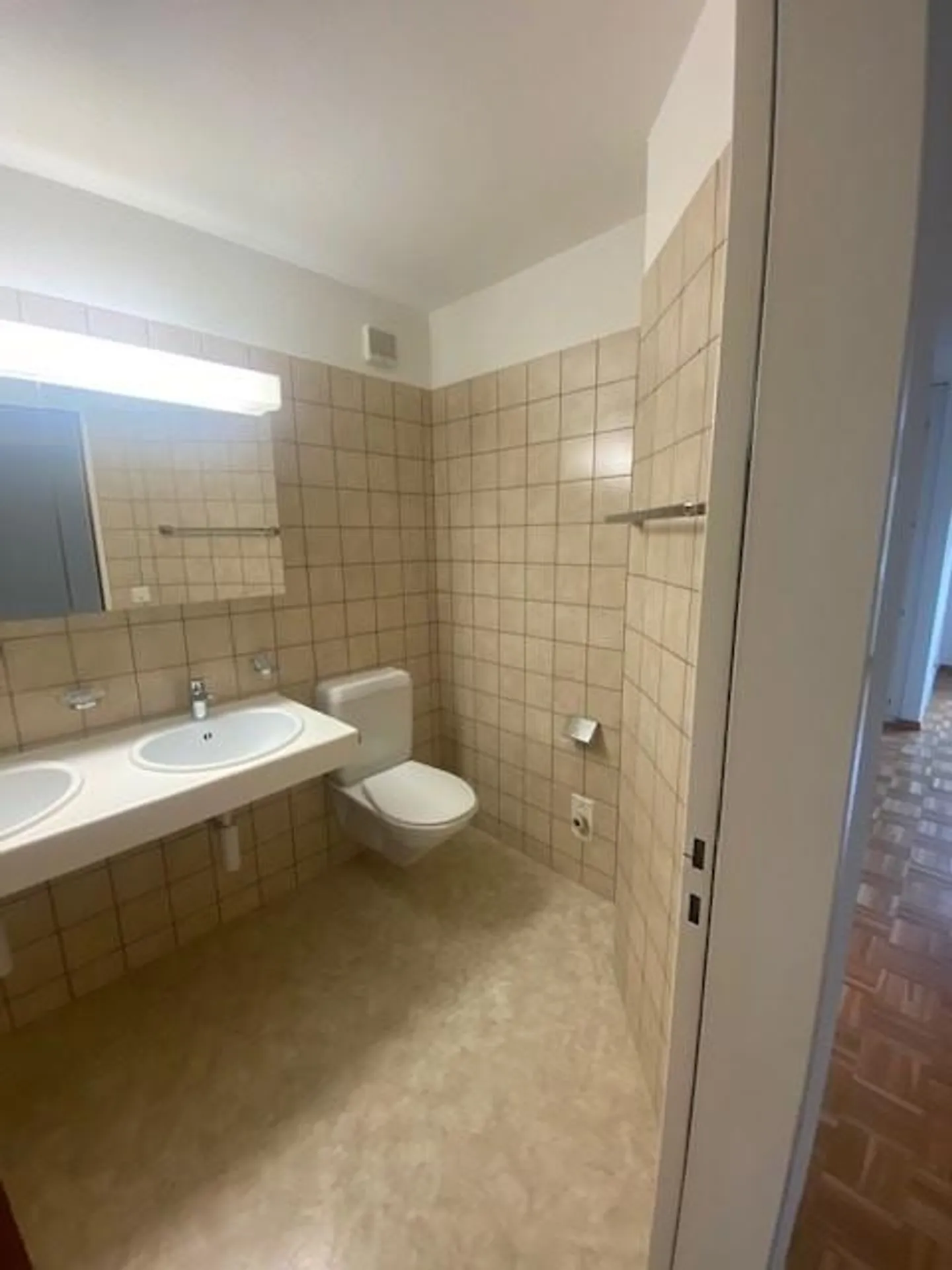 Living in a central location - Photo 6 of 12