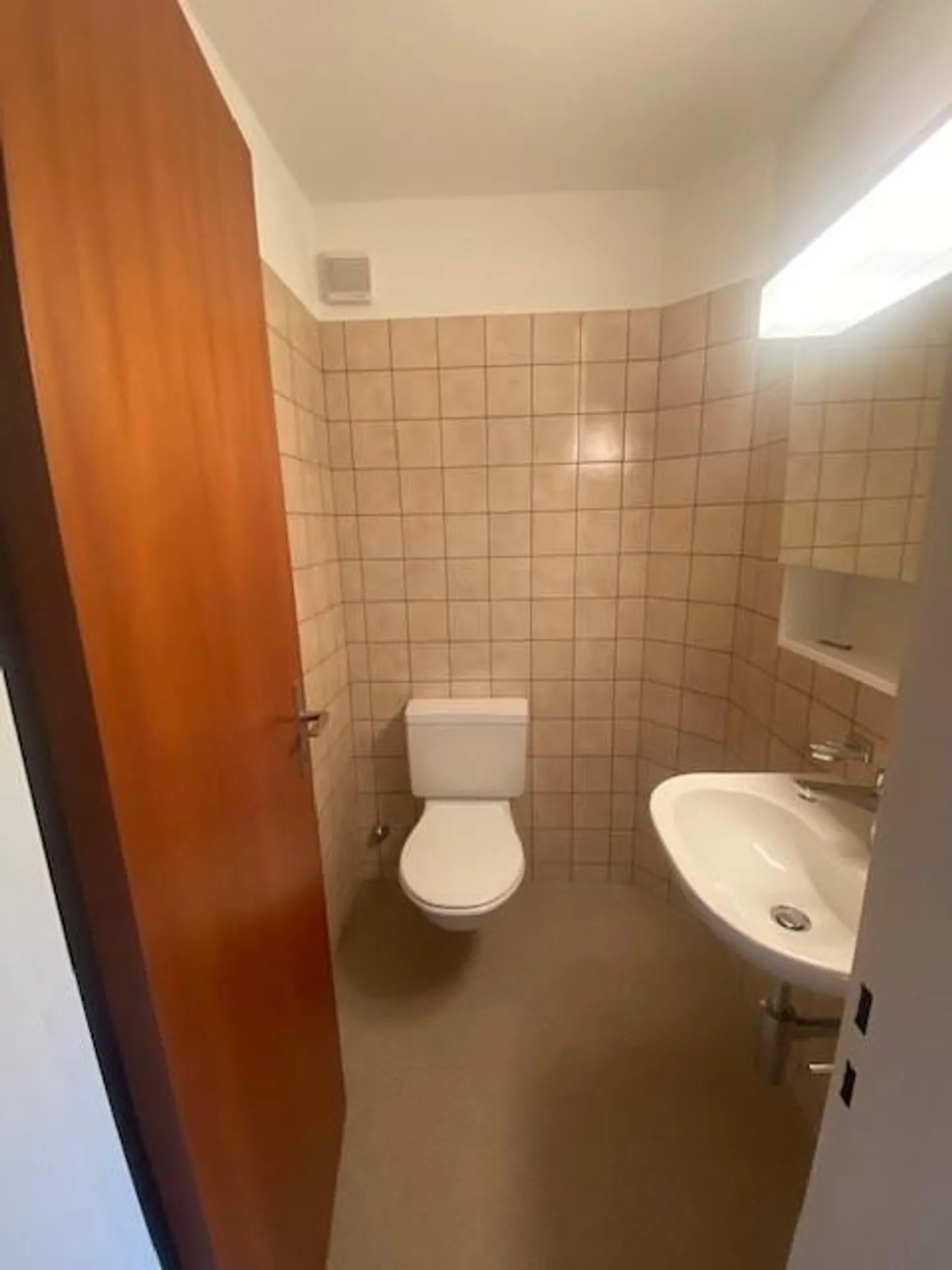 Living in a central location - Photo 8 of 12