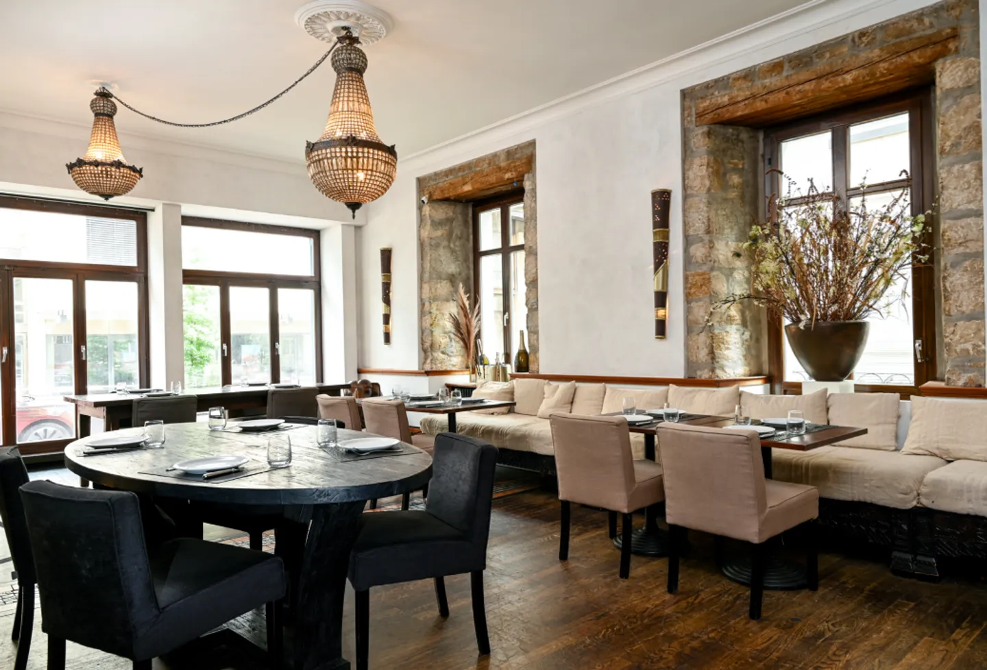 Cultural Object in the Heart of Olten – Restaurant, Club & Apartments in One Property - Photo 3 of 16