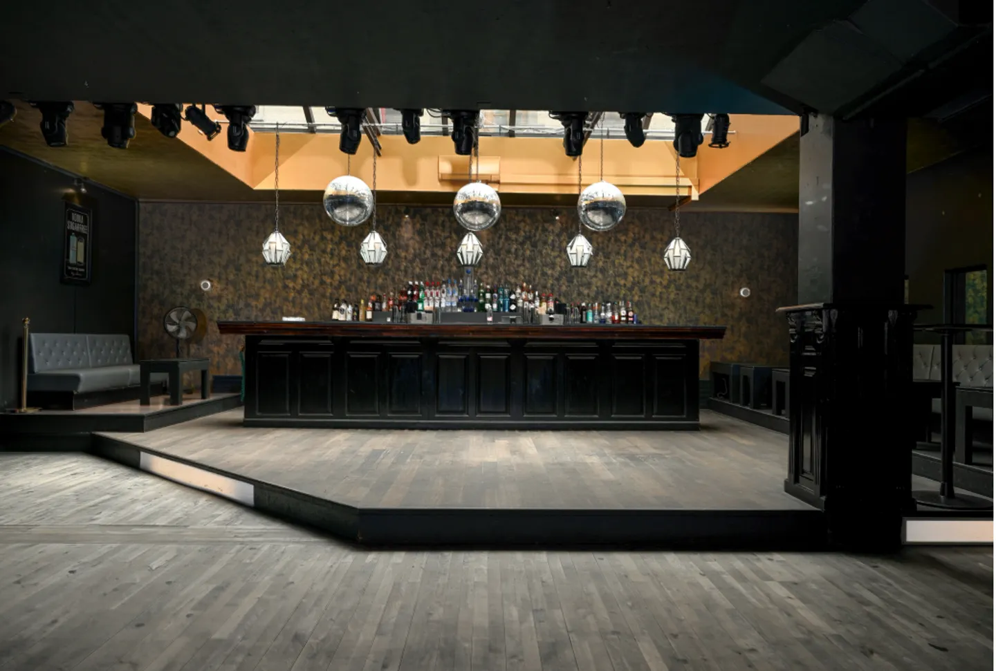 Cultural Object in the Heart of Olten – Restaurant, Club & Apartments in One Property - Photo 5 of 16