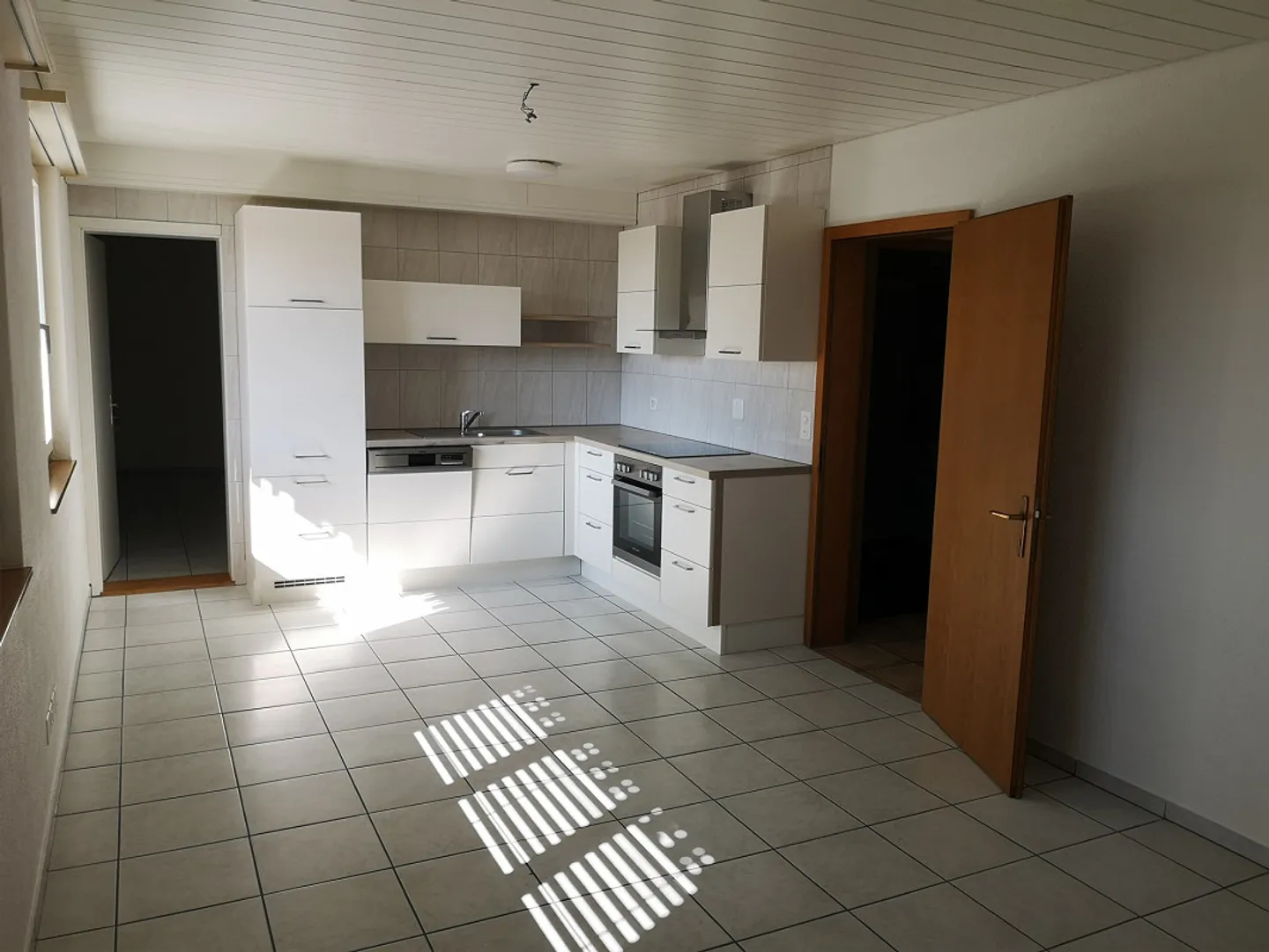 Bel et moderne appartement de 3 pièces dans la verdure avec grande terrasse de jardin - Photo 1 sur 6