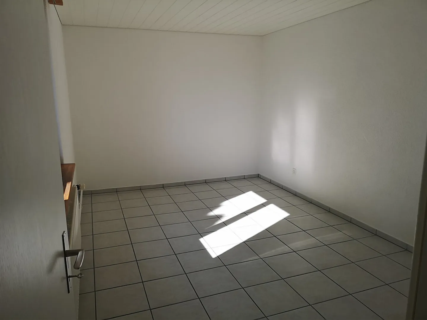 Bel et moderne appartement de 3 pièces dans la verdure avec grande terrasse de jardin - Photo 4 sur 6