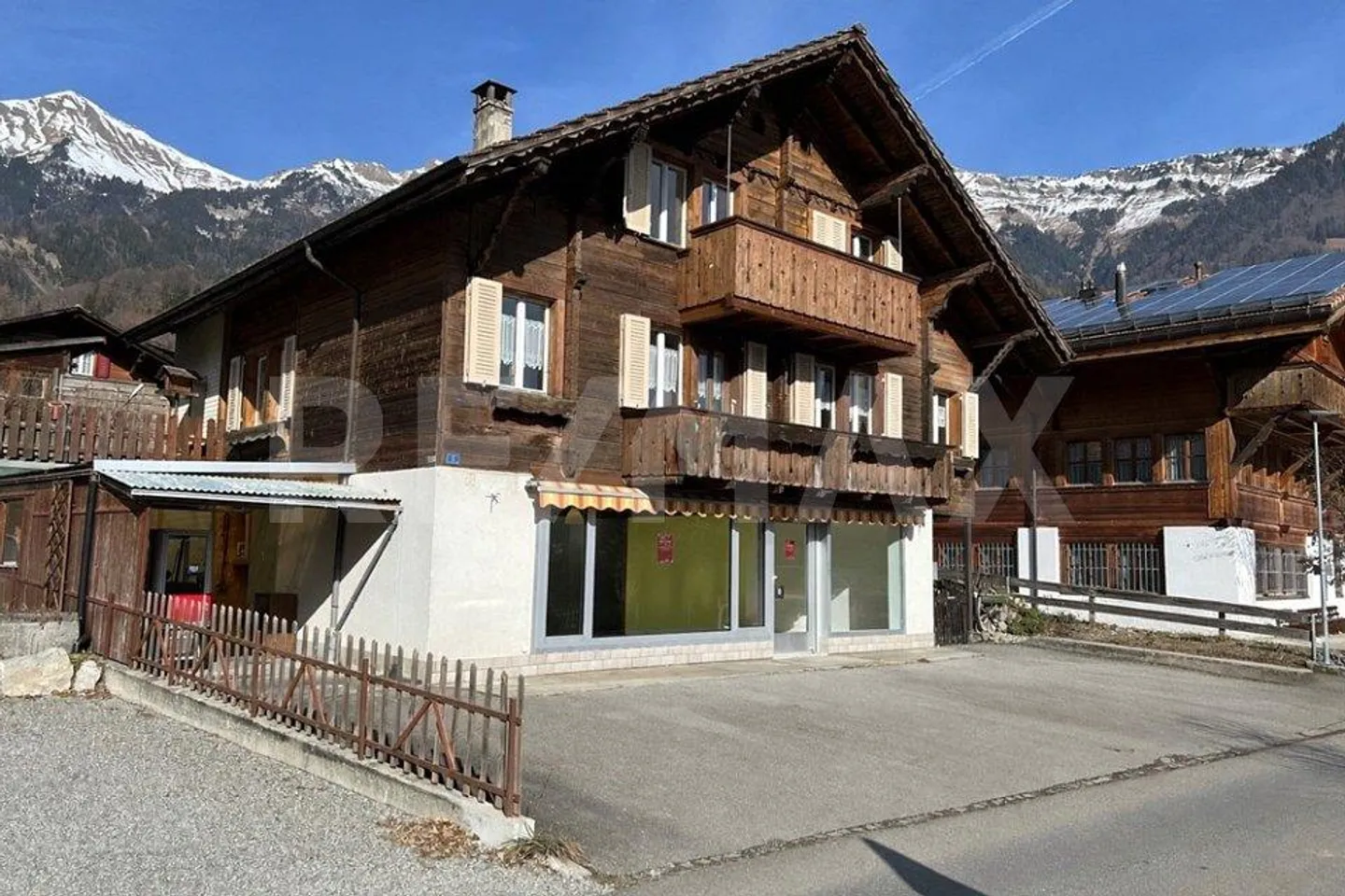 Between village life and entrepreneurial spirit - a home for all plans - Photo 1 of 13