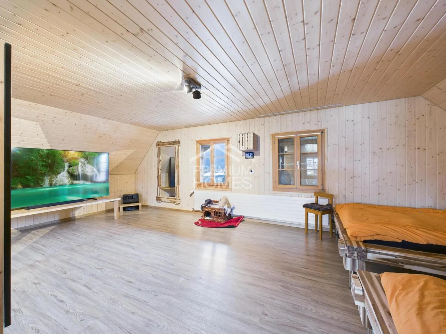 Spacious Country House with Large Plot, Workshop & Ideal for Animals - Photo 11 of 13
