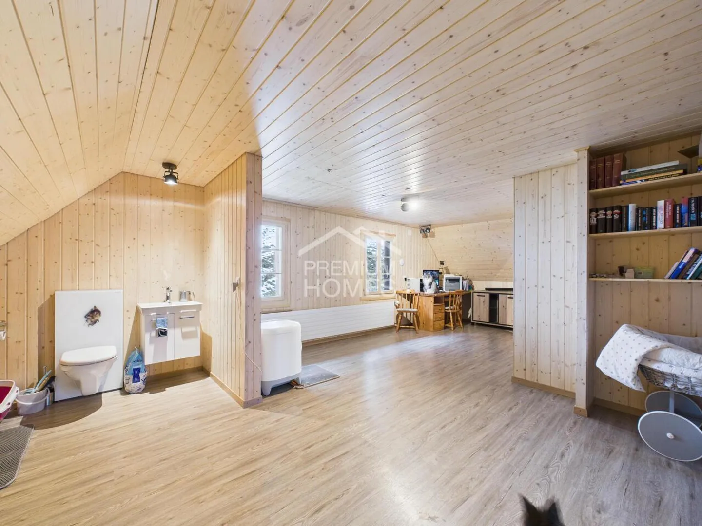 Spacious Country House with Large Plot, Workshop & Ideal for Animals - Photo 12 of 13