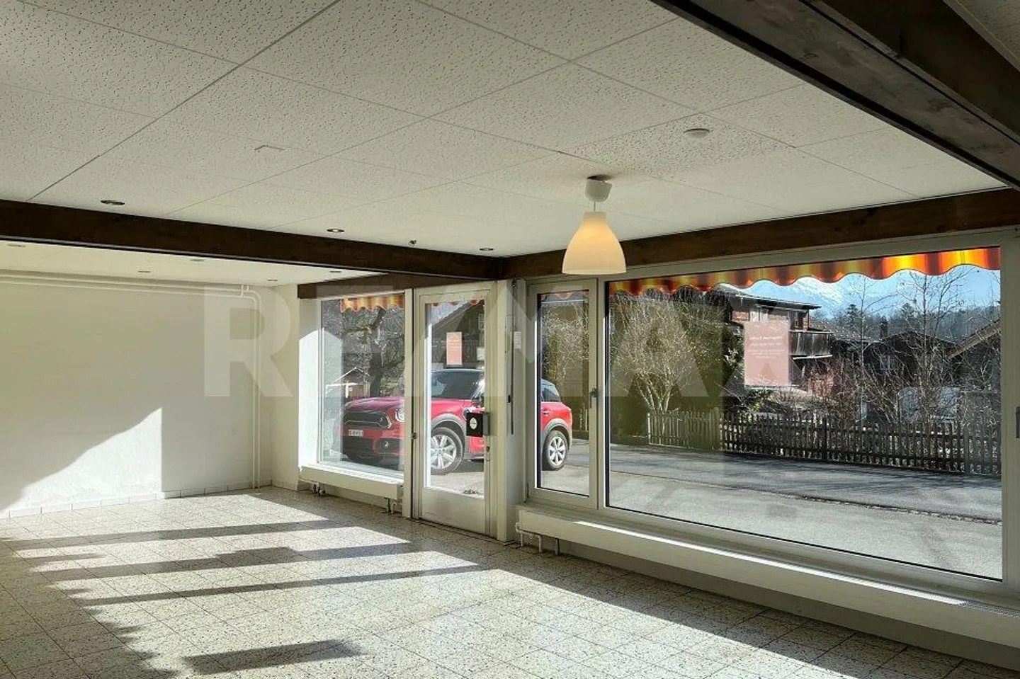 Between village life and entrepreneurial spirit - a home for all plans - Photo 2 of 13