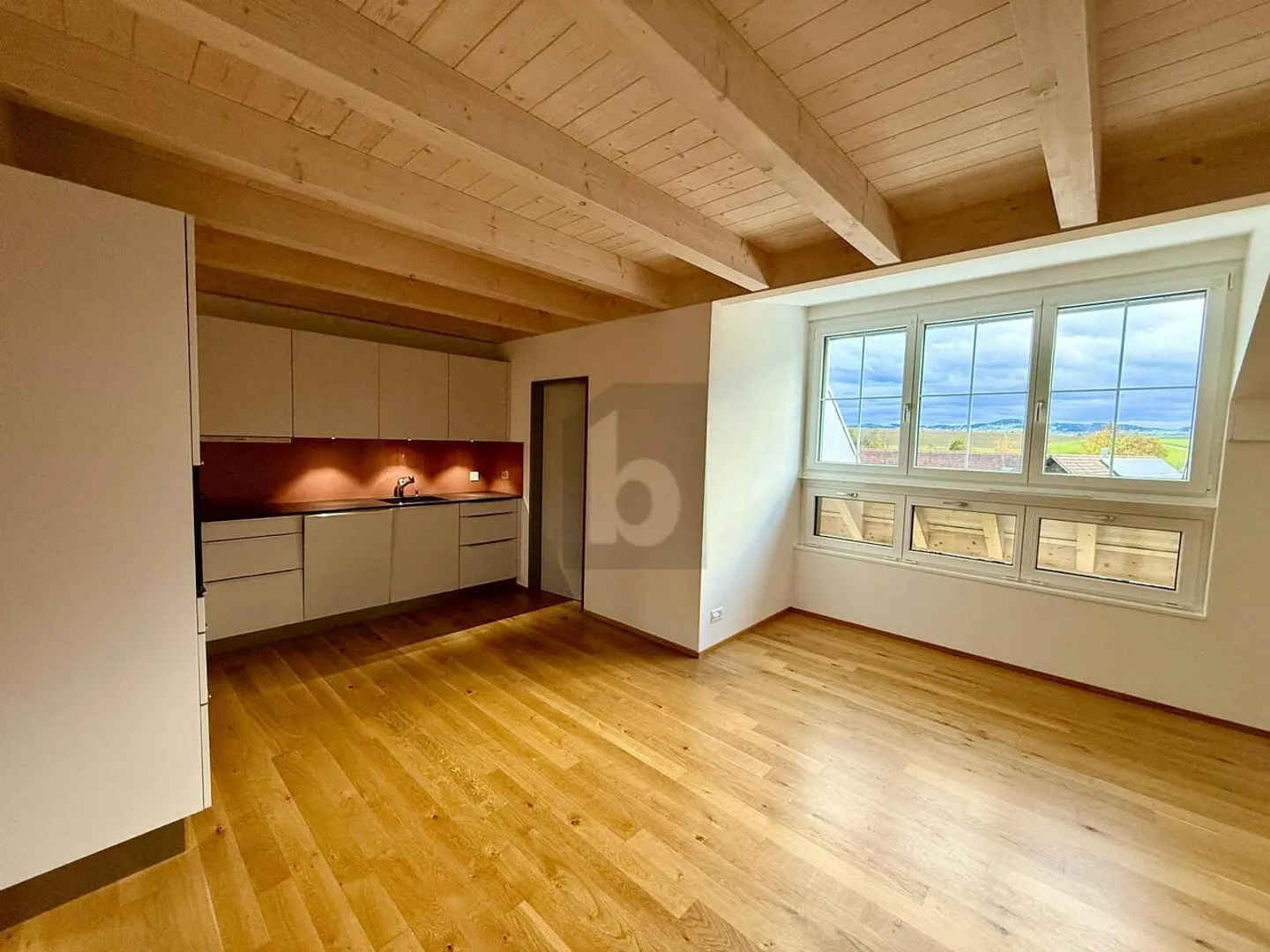 STILVOLLE HOLZAKZENTE FÜR IHR WOHLFÜHL-ZUHAUSE - Foto 1 von 6