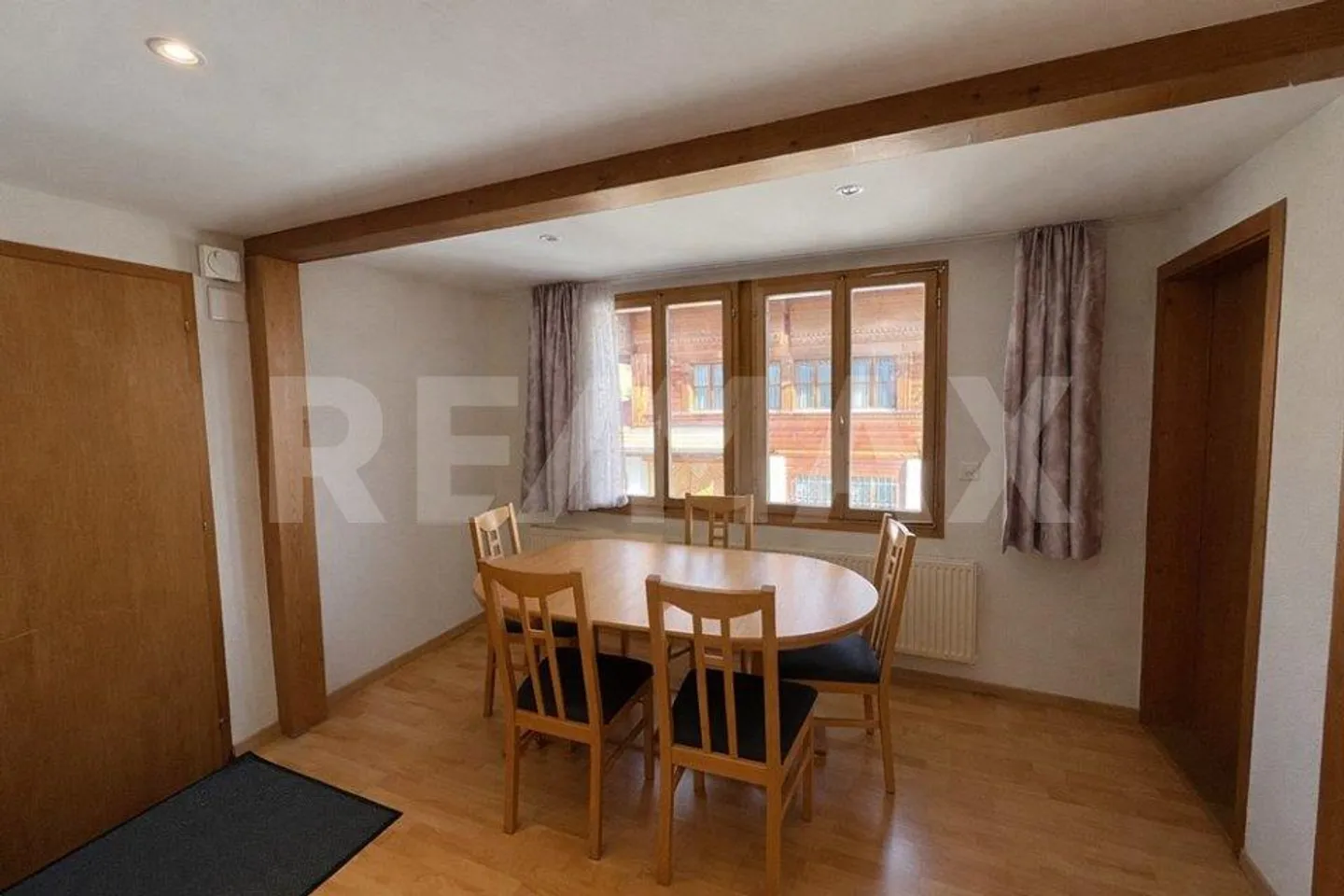 Between village life and entrepreneurial spirit - a home for all plans - Photo 3 of 13