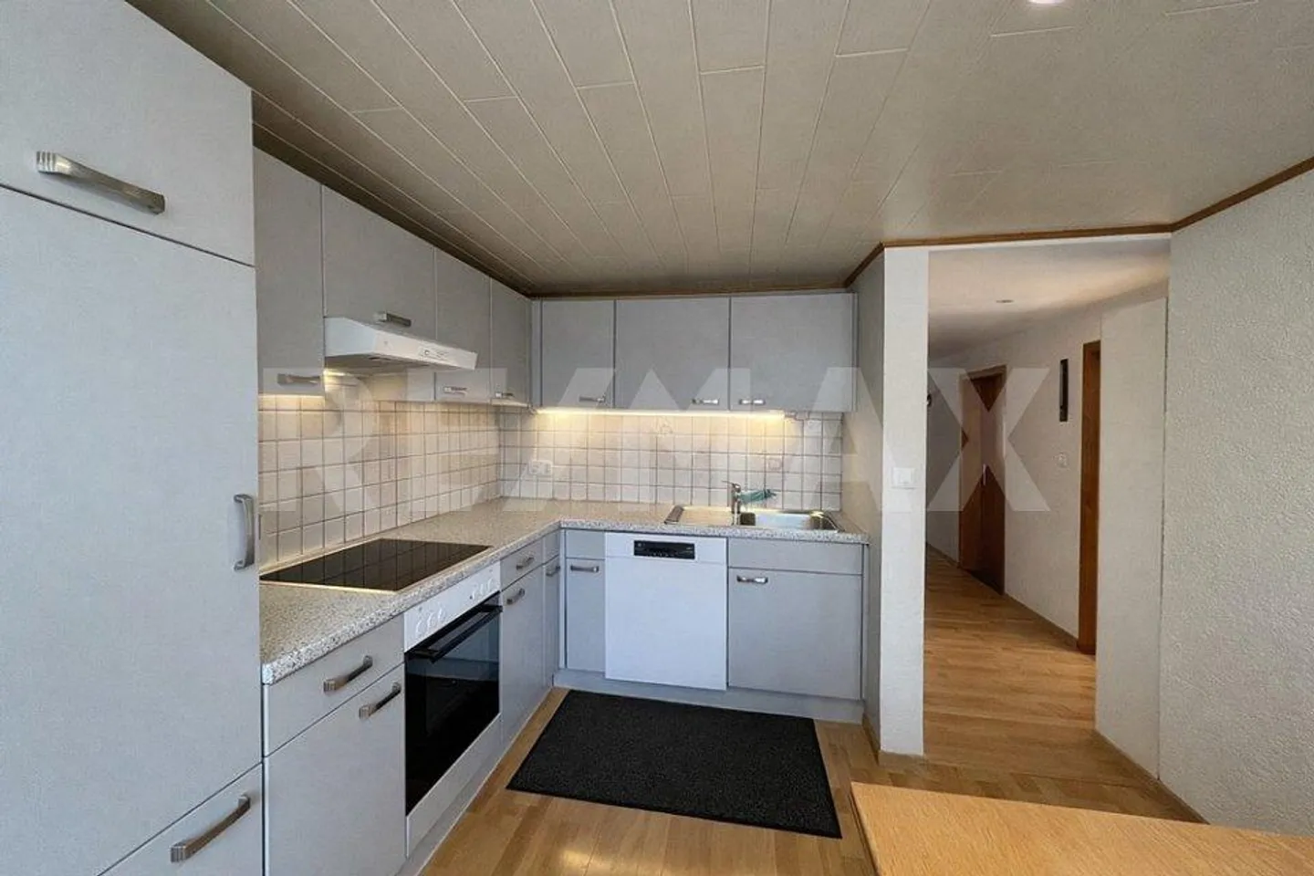 Between village life and entrepreneurial spirit - a home for all plans - Photo 6 of 13