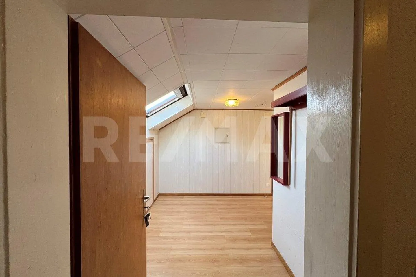 Between village life and entrepreneurial spirit - a home for all plans - Photo 8 of 13