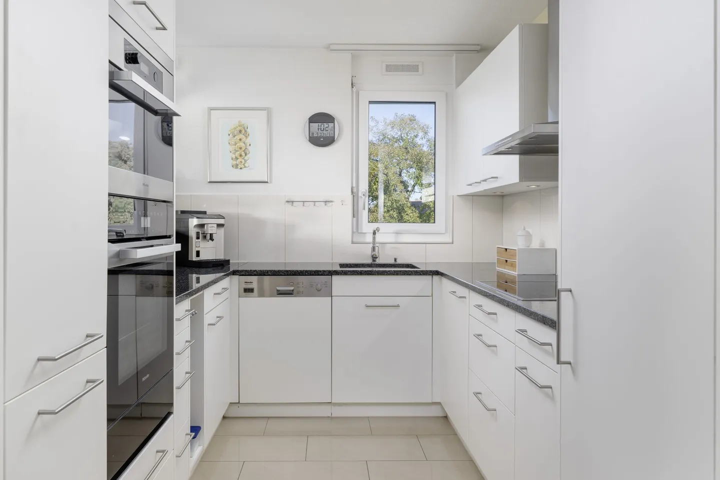 Light, Space & Quality of Life - Stylish Living in the Heart of Opfikon - Photo 2 of 6