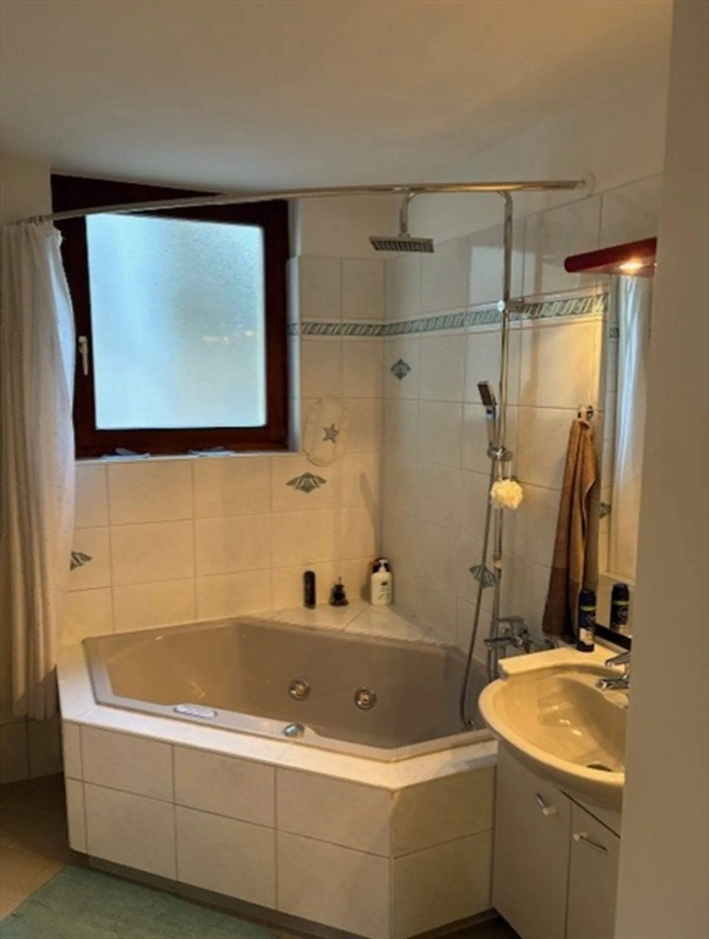 5 1/2-Zimmer-Einfamilienhaus im Ortskern mit Garten und Grillplatz - Foto 17 von 20