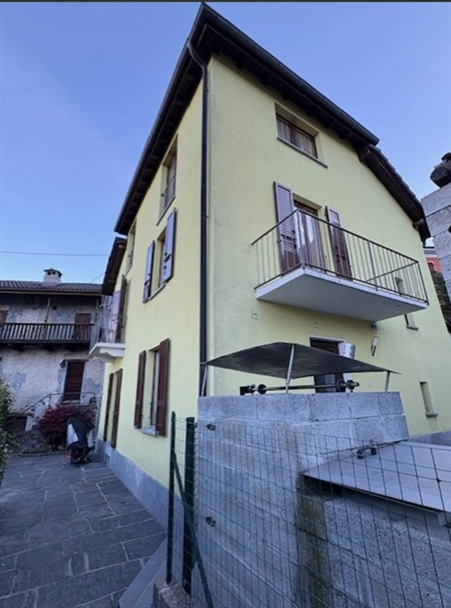 5 1/2-Zimmer-Einfamilienhaus im Ortskern mit Garten und Grillplatz - Foto 2 von 20