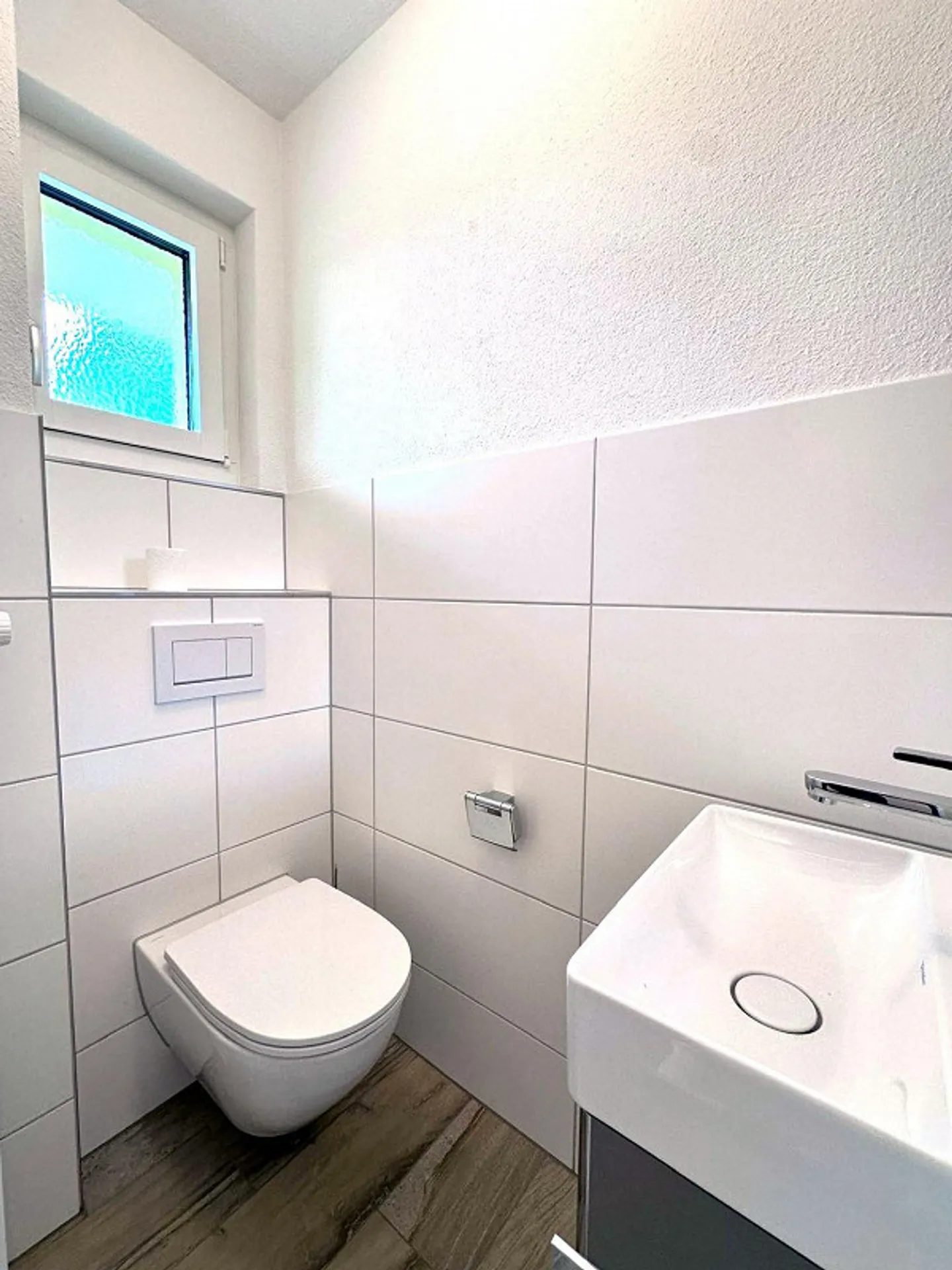 Freshly renovated 4.5-room semi-detached house with a large garden to enjoy - Photo 4 of 27