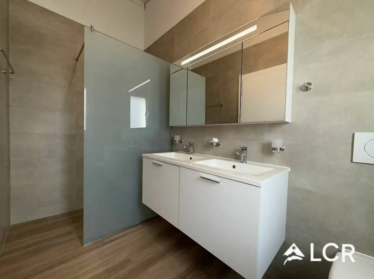 Magnifico appartamento di 5,5 stanze / 4 camere da letto / 2 bagni / 1 balcone / 1 giardino / 2 posti auto - Foto 4 di 12