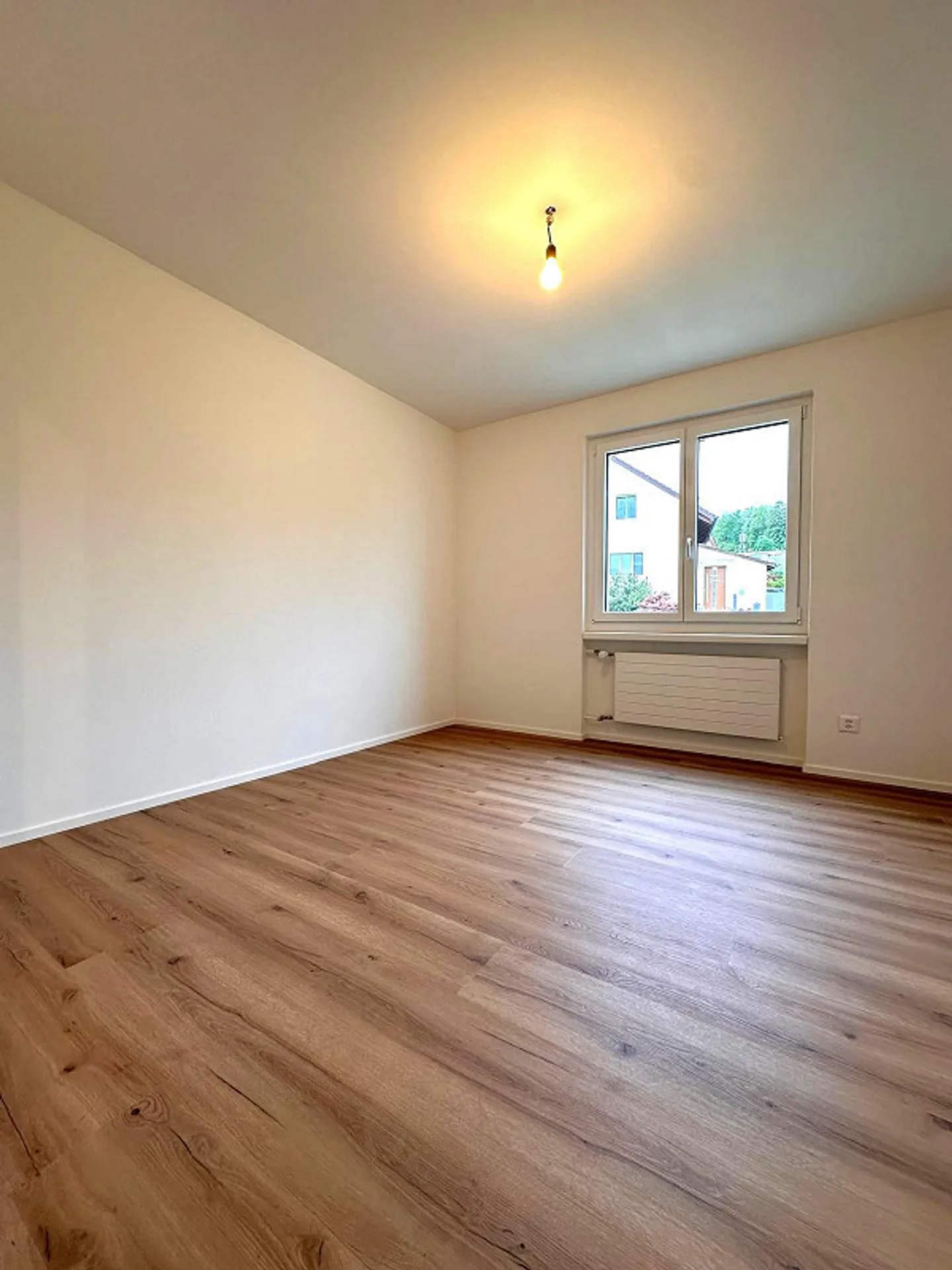 Freshly renovated 4.5-room semi-detached house with a large garden to enjoy - Photo 17 of 27