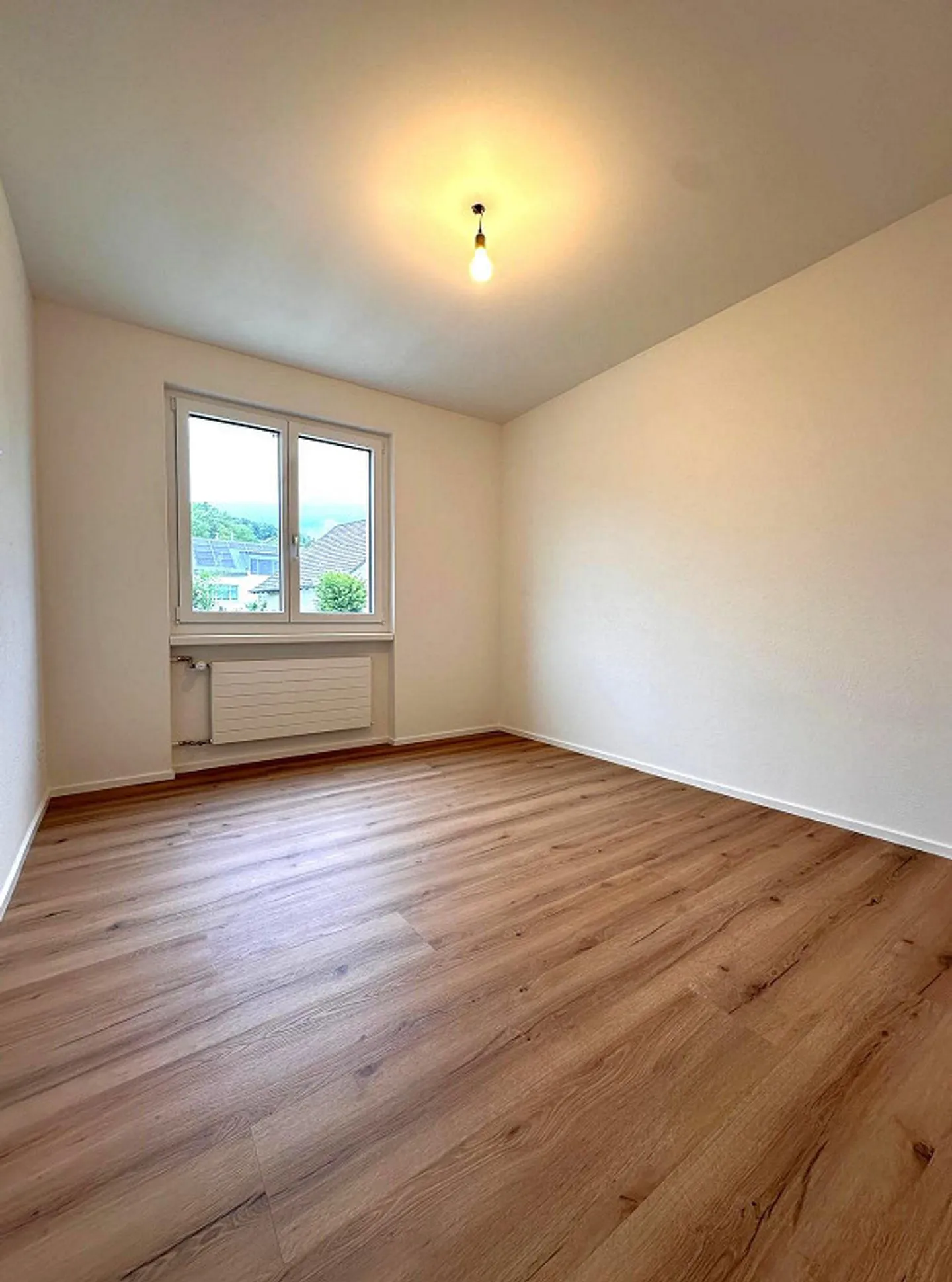 Freshly renovated 4.5-room semi-detached house with a large garden to enjoy - Photo 18 of 27