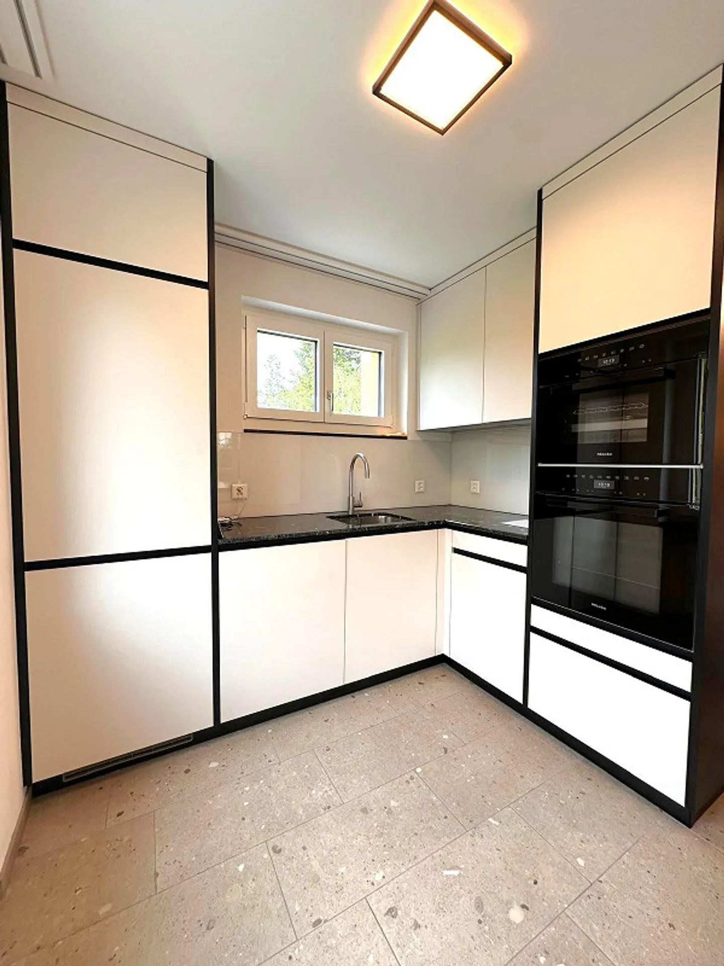 Freshly renovated 4.5-room semi-detached house with a large garden to enjoy - Photo 10 of 27