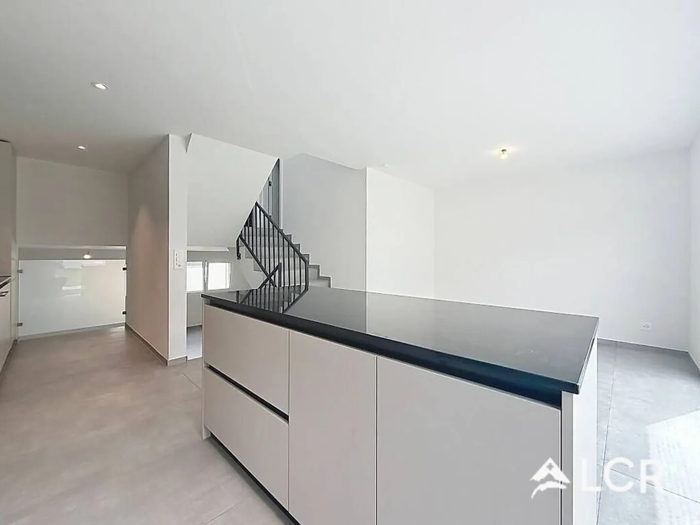 Magnifico appartamento di 5,5 stanze / 4 camere da letto / 2 bagni / 1 balcone / 1 giardino / 2 posti auto - Foto 3 di 12