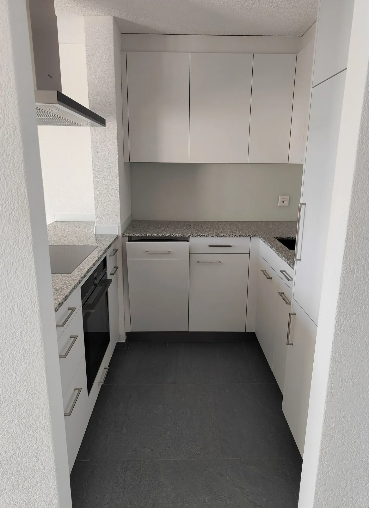 Moderne 2.5-Zimmerwohnung mit top Aussicht - Photo 3 of 8