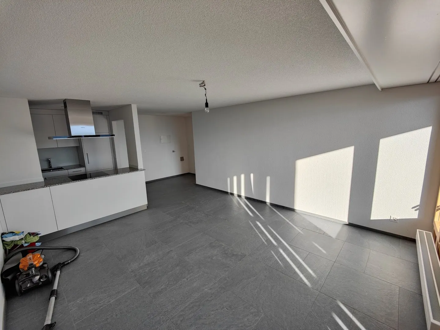 Moderne 2.5-Zimmerwohnung mit top Aussicht - Photo 7 of 8