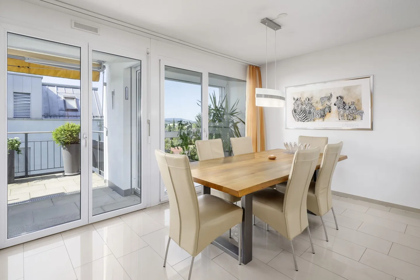 Light, Space & Quality of Life - Stylish Living in the Heart of Opfikon - Photo 4 of 6