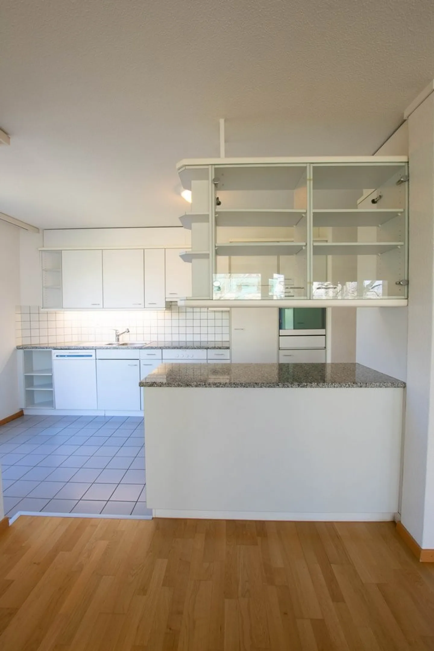 Appartement spacieux 4.5 pièces - Photo 2 sur 8