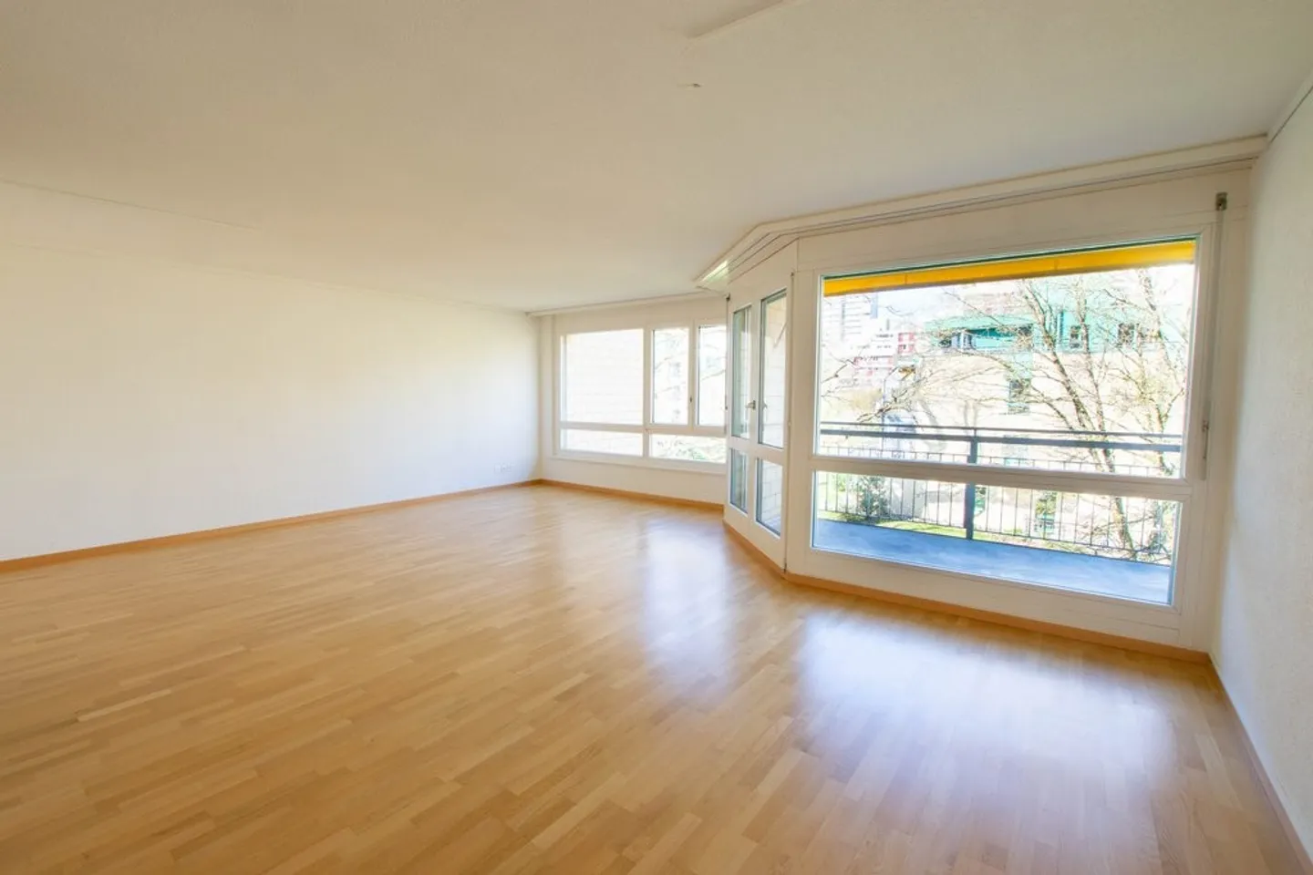 Appartement spacieux 4.5 pièces - Photo 3 sur 8