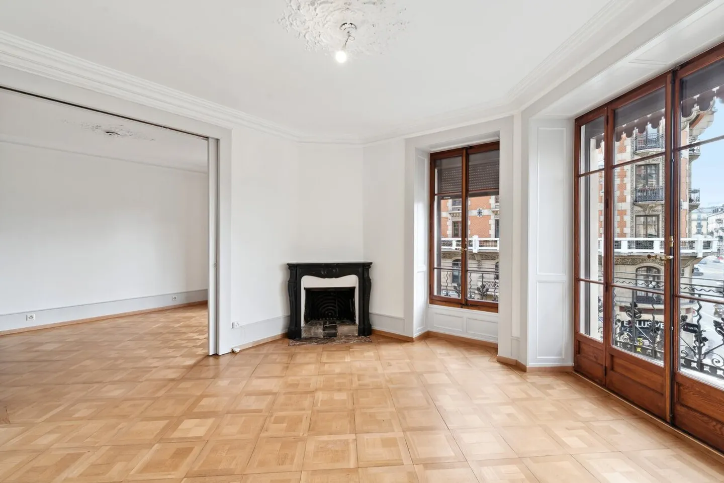 Your new home in the heart of Geneva! - Photo 2 of 5